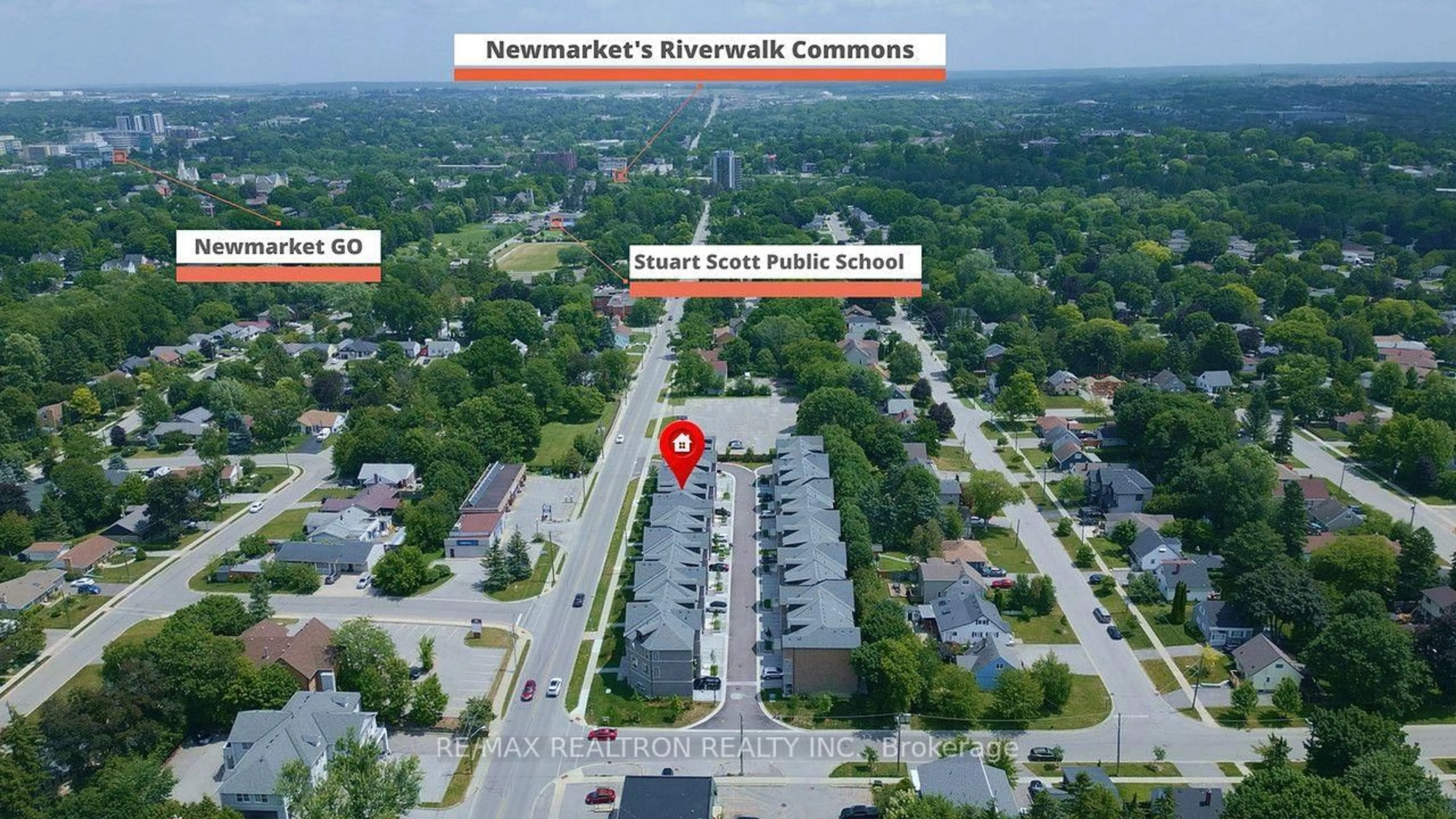A pic from outside/outdoor area/front of a property/back of a property/a pic from drone, street for 260 Eagle St #09, Newmarket Ontario L3Y 1K1