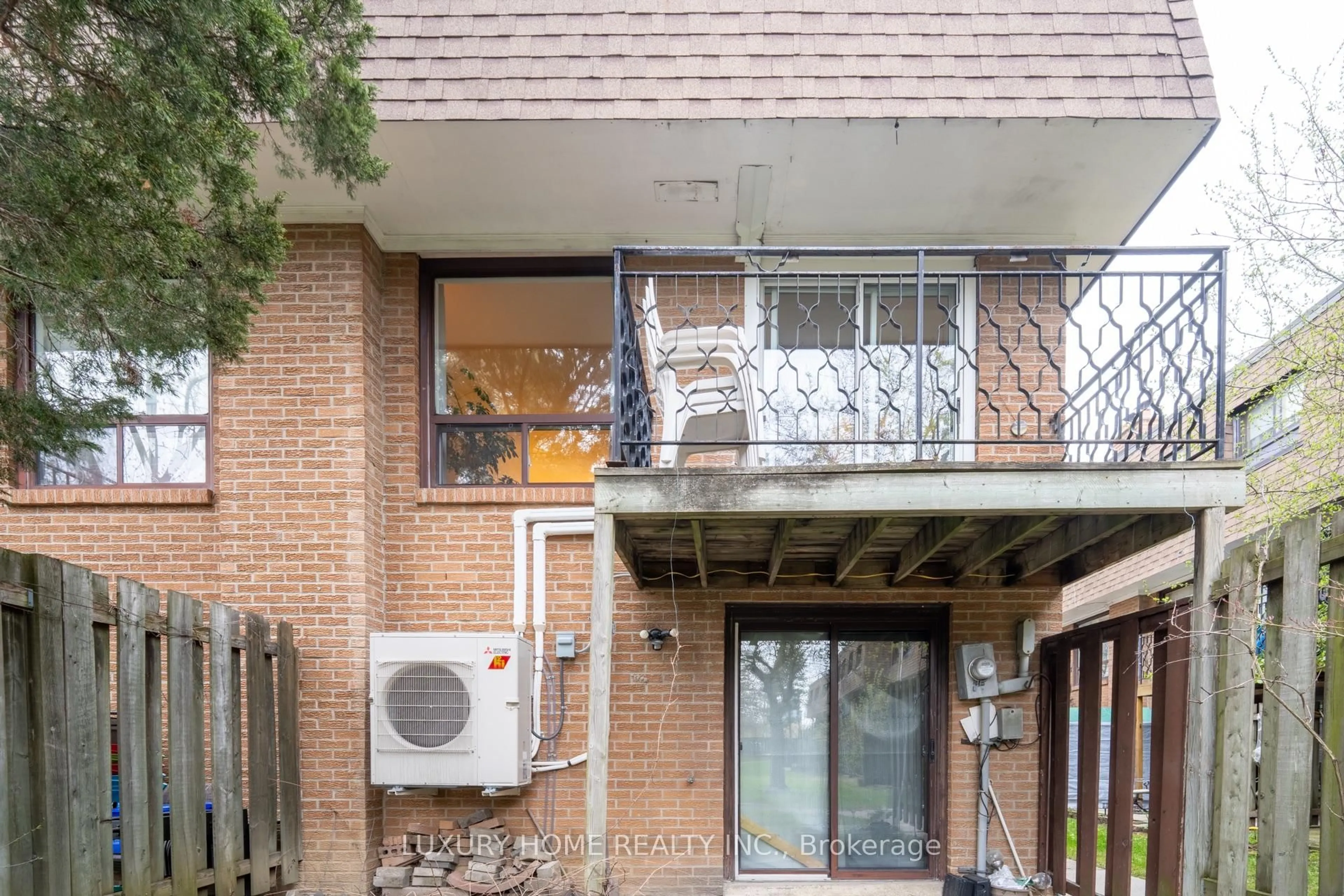 Unknown for 100 Henderson Ave #2, Markham Ontario L3T 2K8