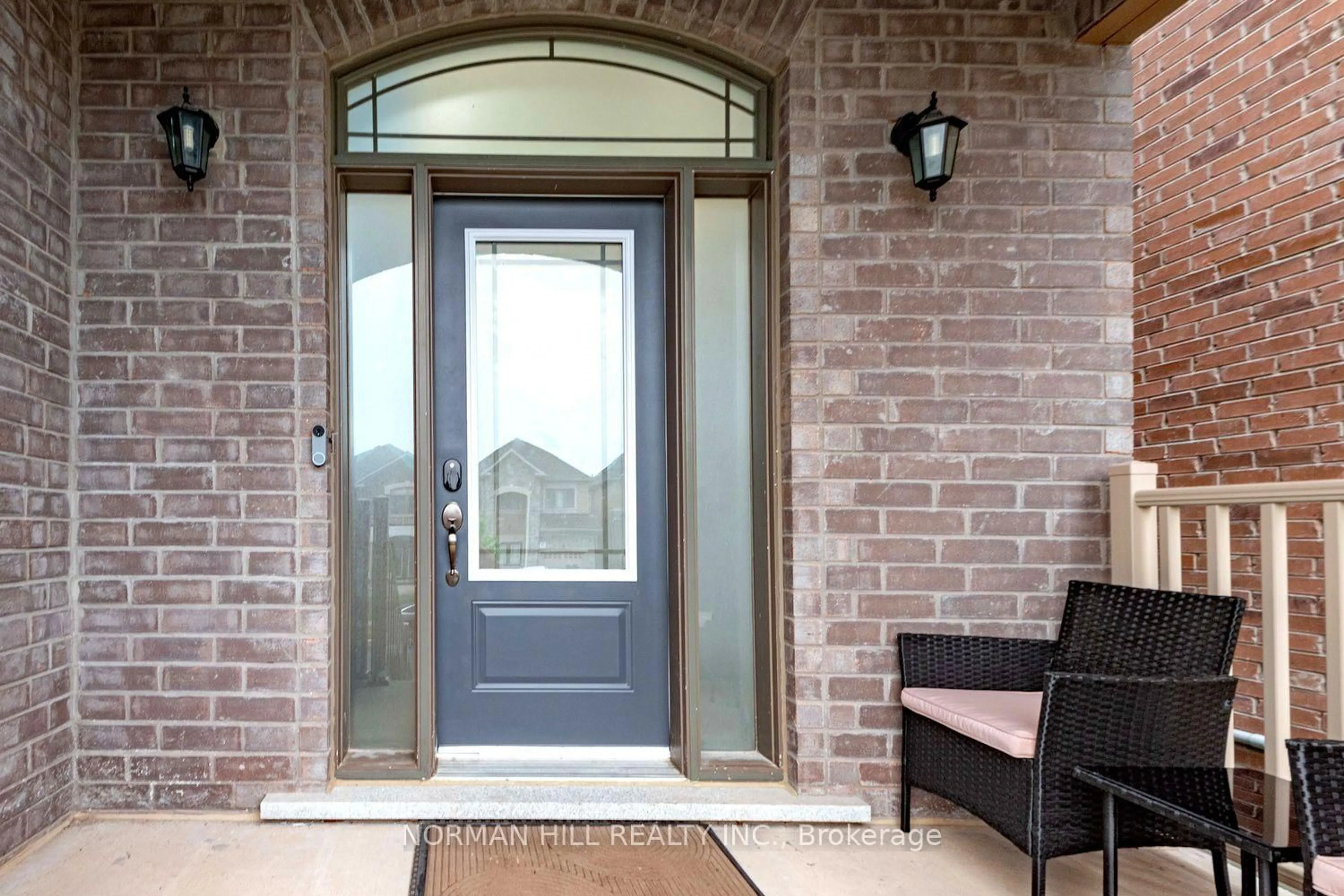 Indoor entryway for 46 Janes Cres, New Tecumseth Ontario L9R 0V9