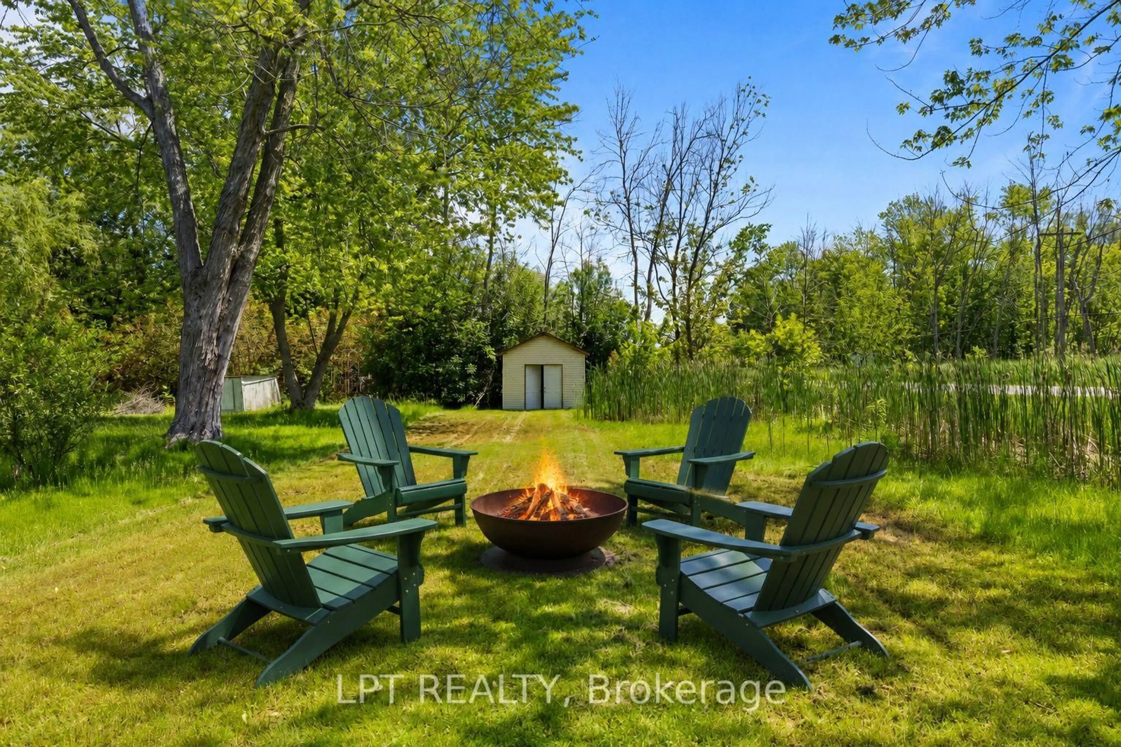 Patio, water/lake/river/ocean view for 815 Paradise Dr, Georgina Ontario L0E 1S0