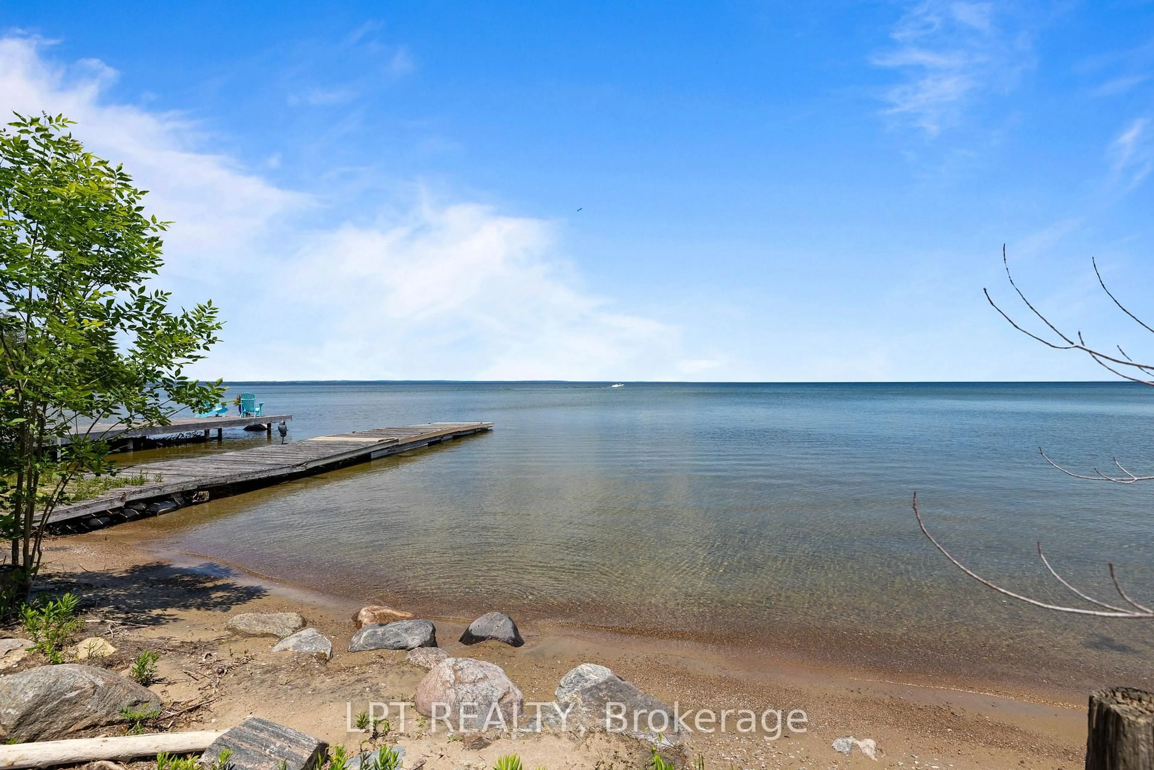 A pic from outside/outdoor area/front of a property/back of a property/a pic from drone, water/lake/river/ocean view for 815 Paradise Dr, Georgina Ontario L0E 1S0