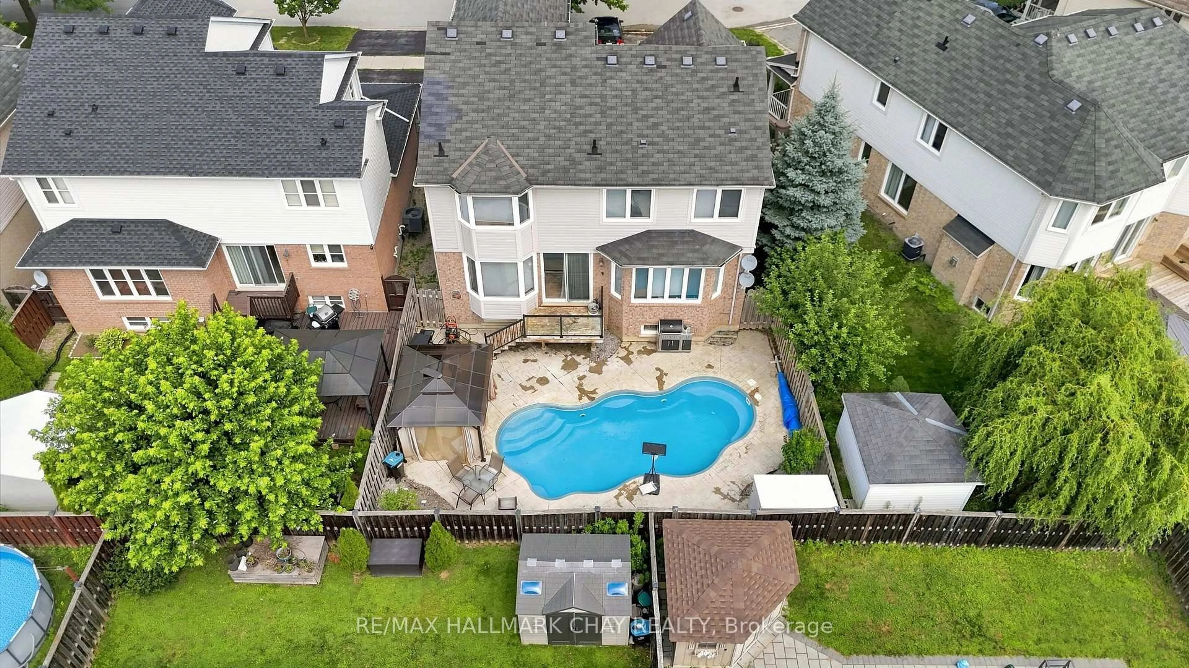 A pic from outside/outdoor area/front of a property/back of a property/a pic from drone, street for 29 Dunning Dr, New Tecumseth Ontario L9R 0B5