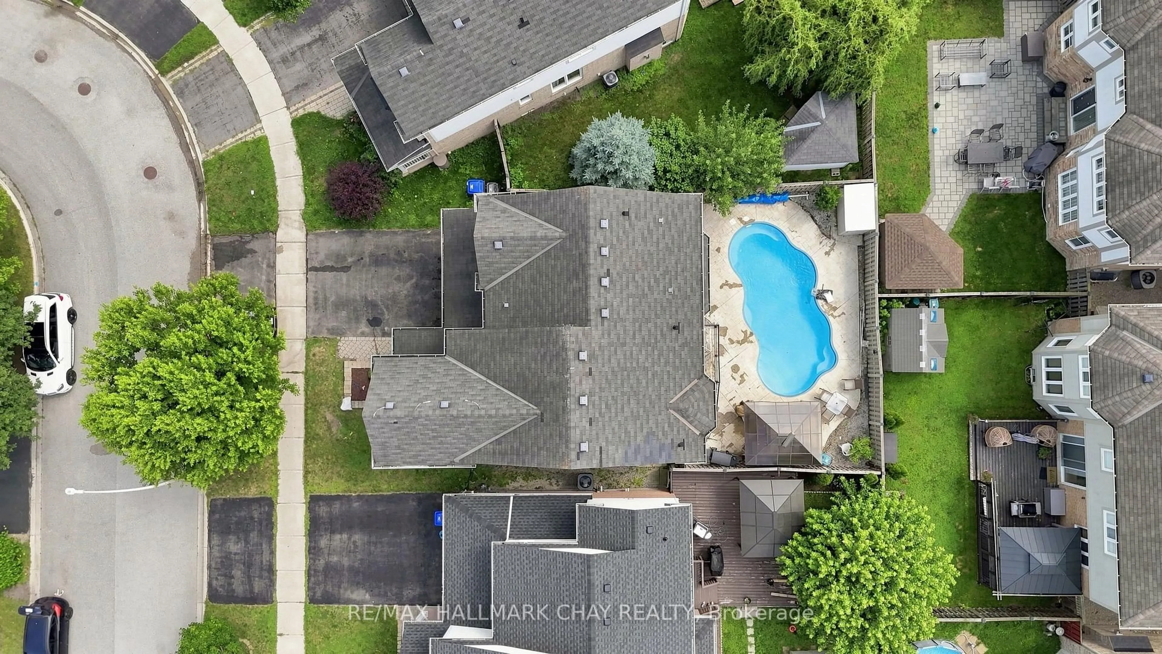 A pic from outside/outdoor area/front of a property/back of a property/a pic from drone, street for 29 Dunning Dr, New Tecumseth Ontario L9R 0B5
