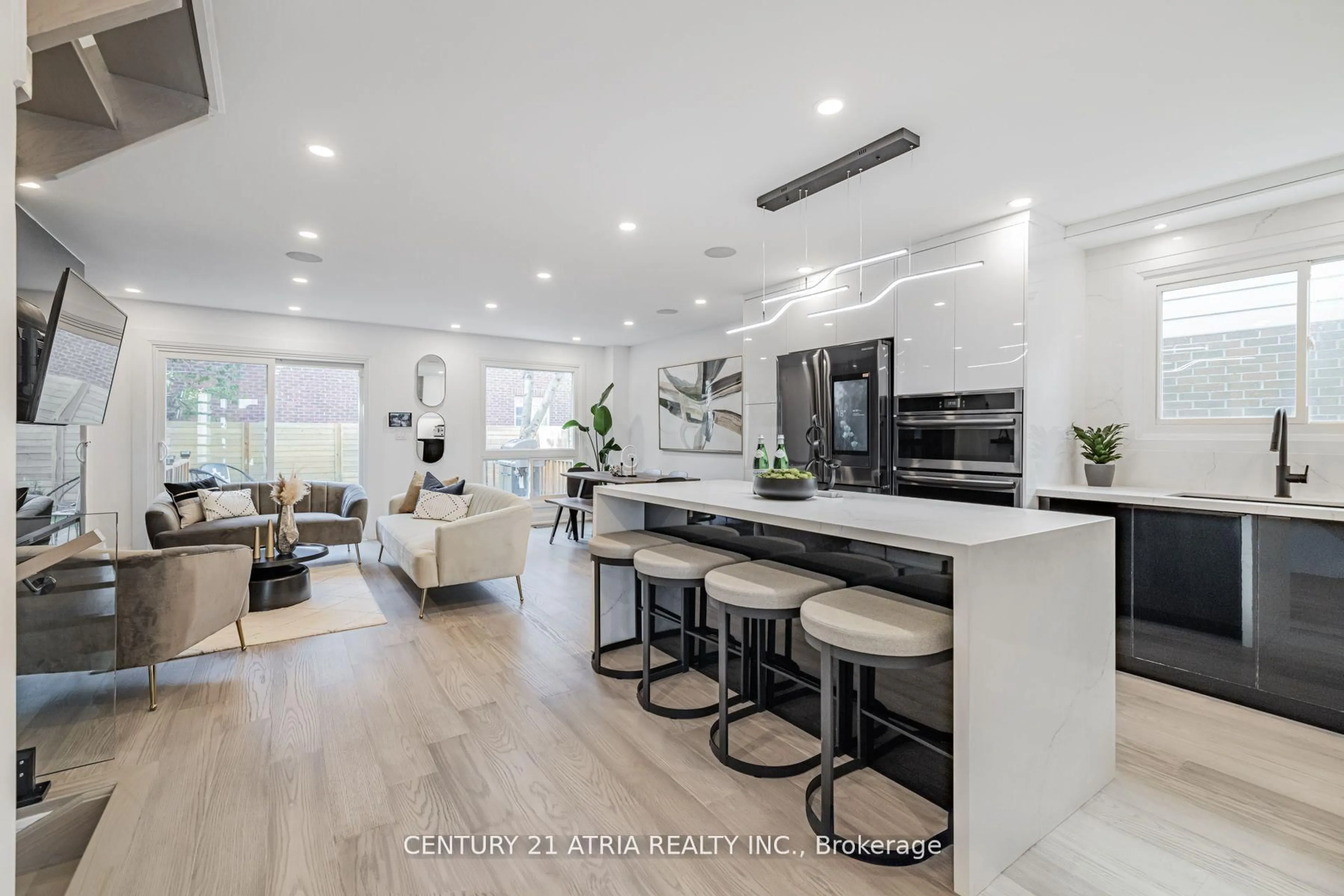 Open concept kitchen, unknown for 42 Coventry Crt, Richmond Hill Ontario L4C 8B8