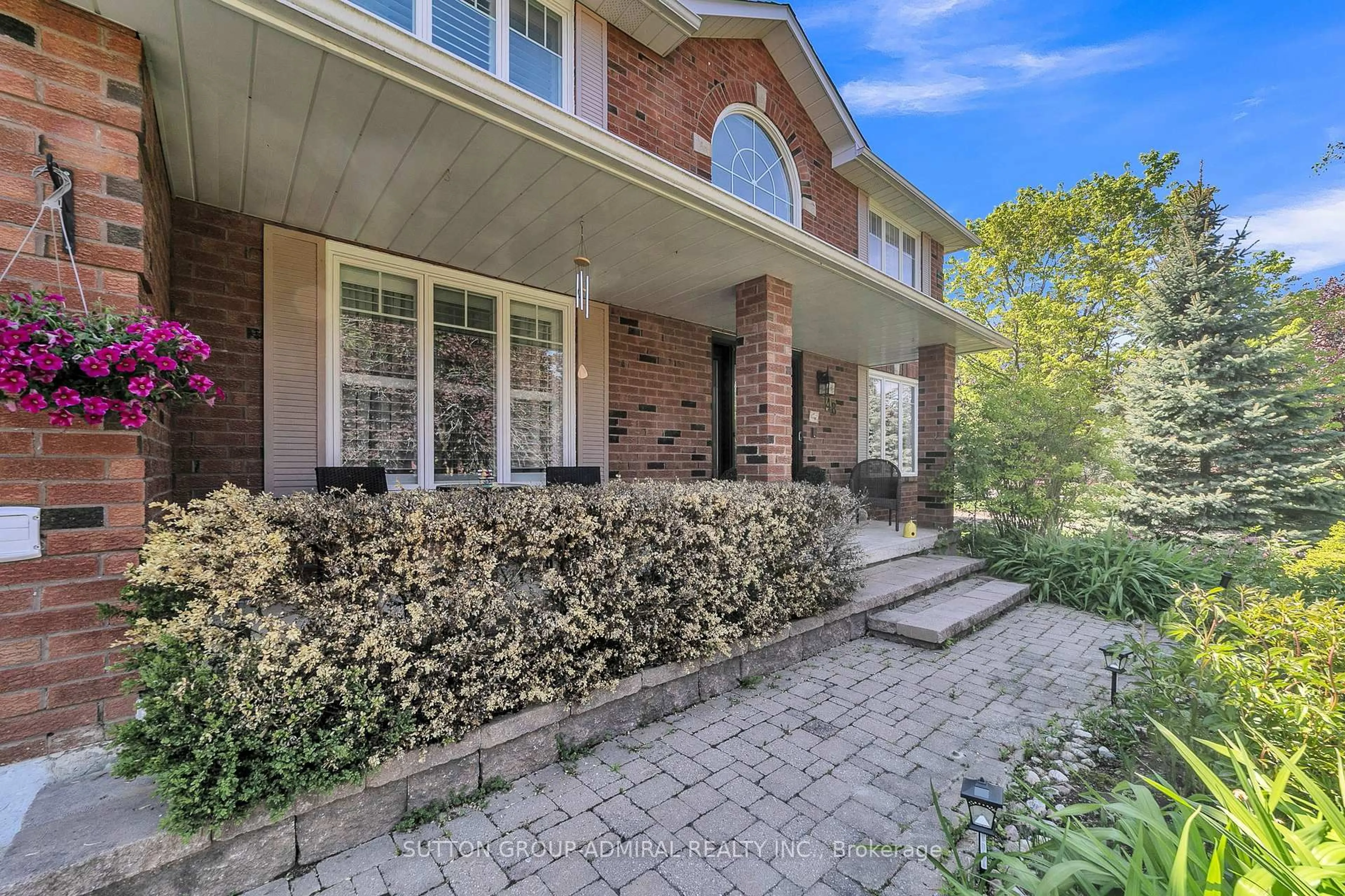 Home with brick exterior material, street for 48 Maple Way, East Gwillimbury Ontario L0G 1V0