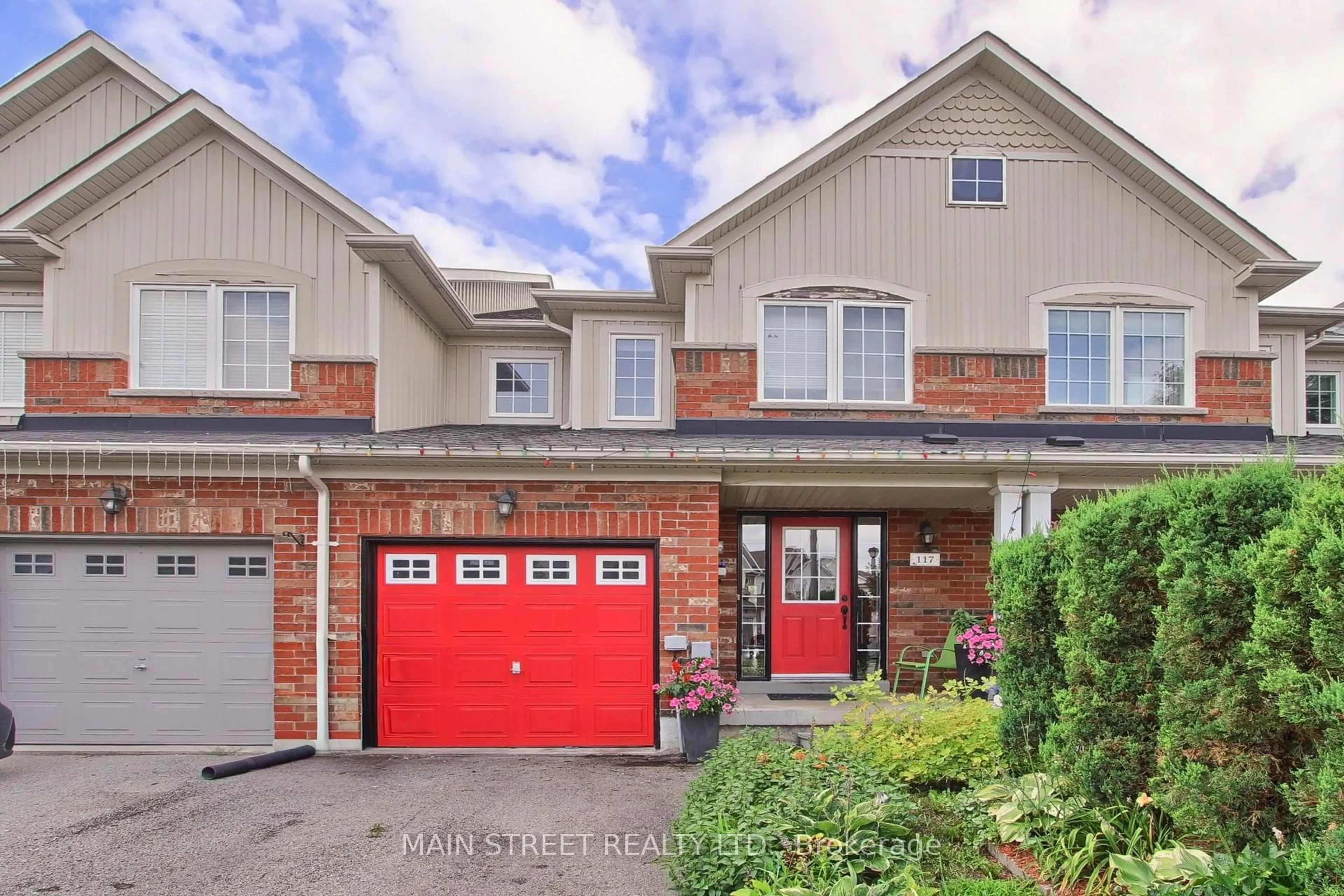 Home with brick exterior material, street for 117 Hammill Hts, East Gwillimbury Ontario L0G 1M0