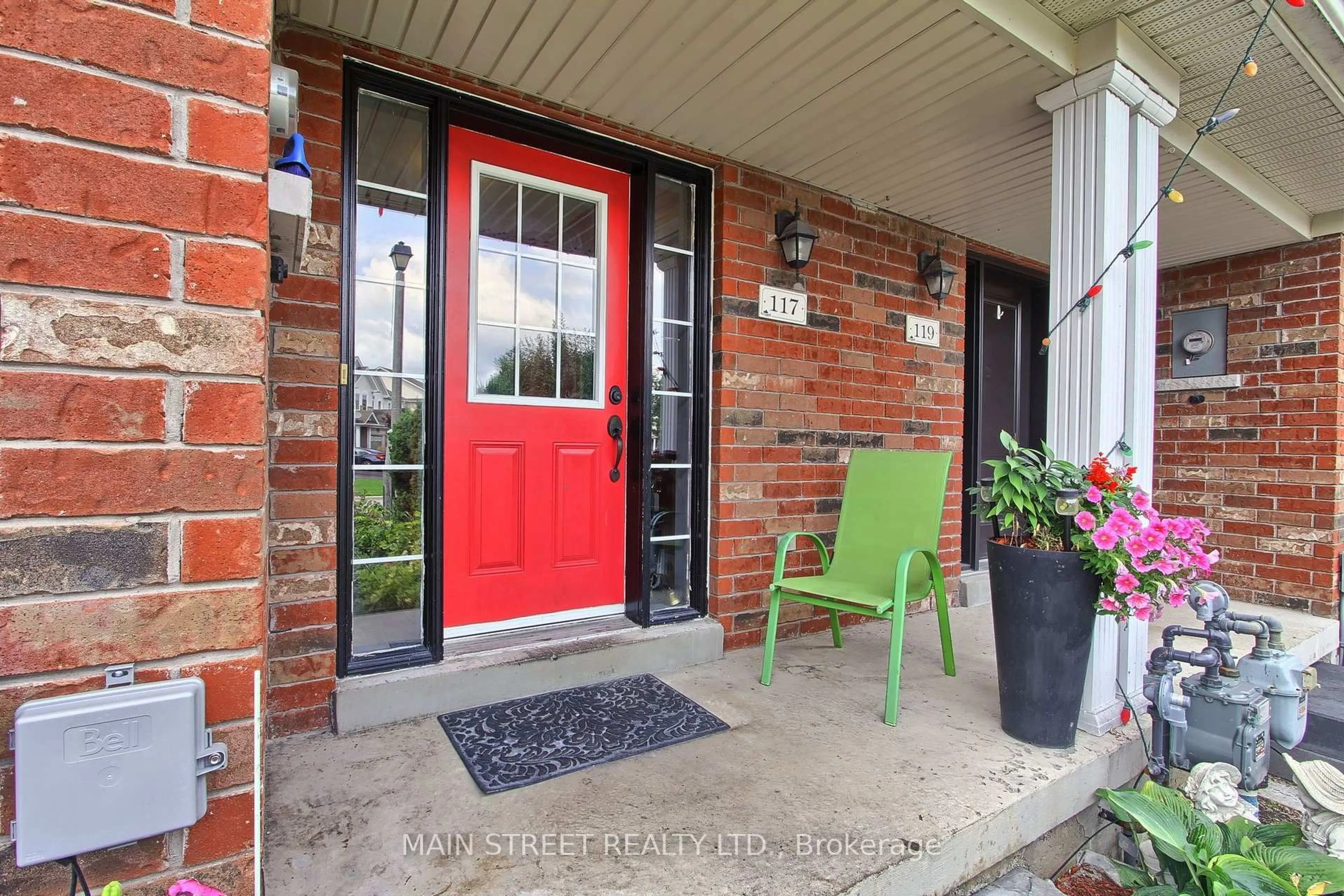 Indoor entryway for 117 Hammill Hts, East Gwillimbury Ontario L0G 1M0