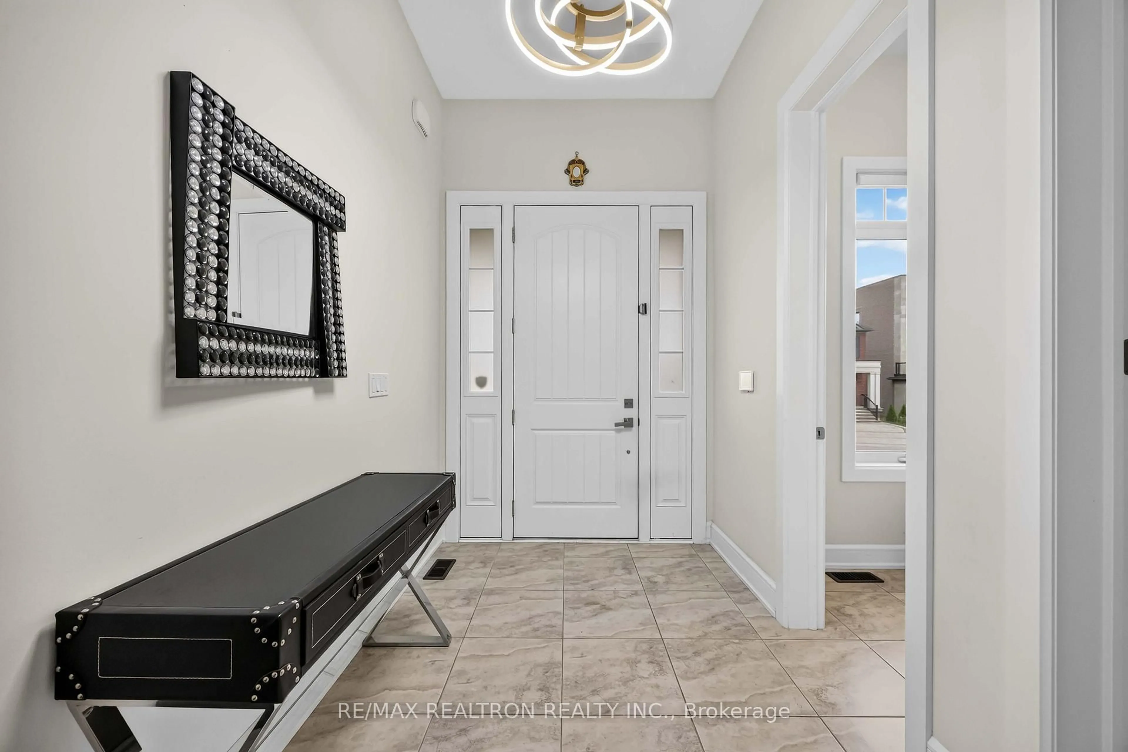 Indoor entryway for 136 Abner Miles Dr, Vaughan Ontario L6A 4X4