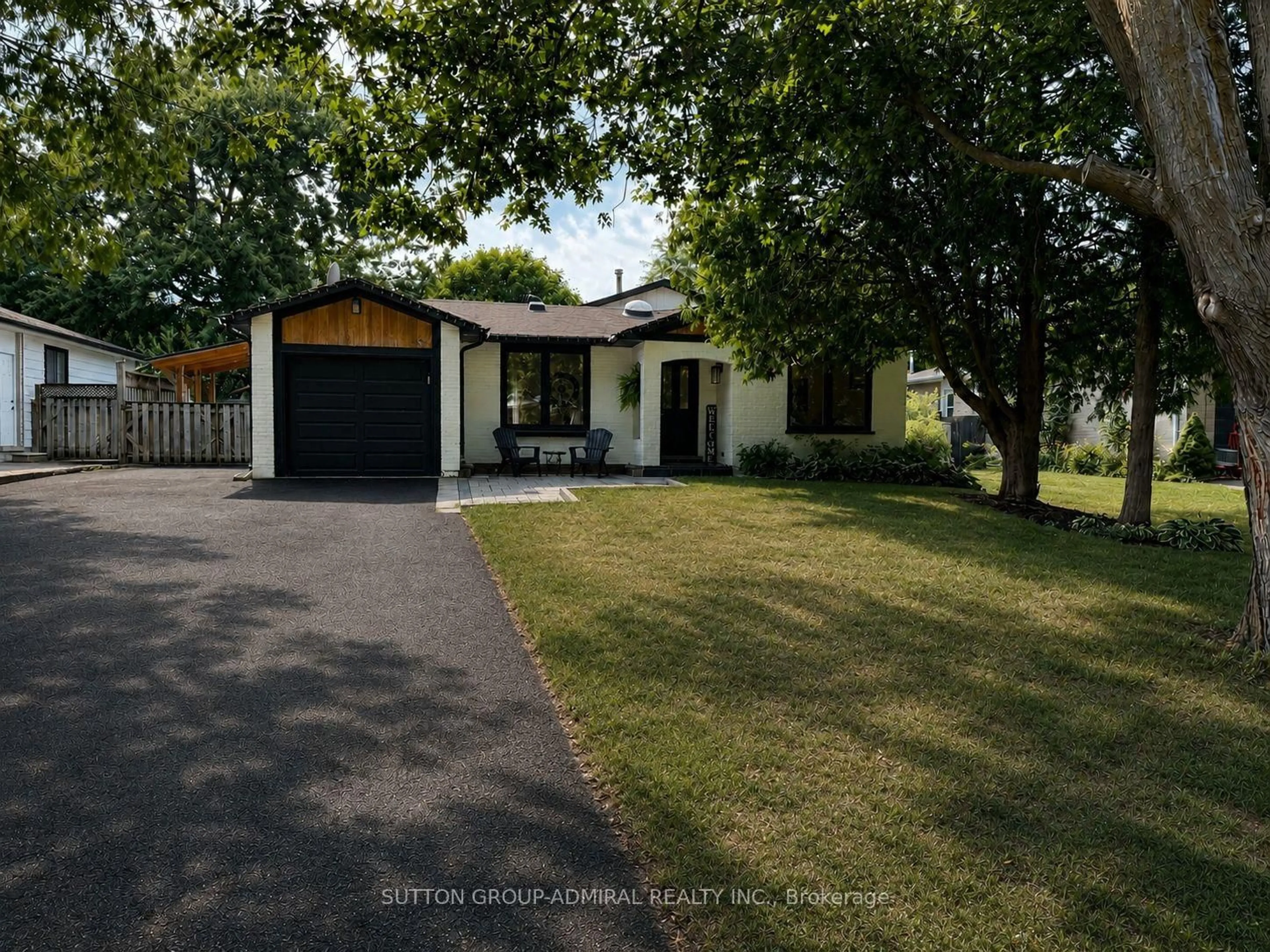 A pic from outside/outdoor area/front of a property/back of a property/a pic from drone, street for 214 Centre St, New Tecumseth Ontario L0G 1A0