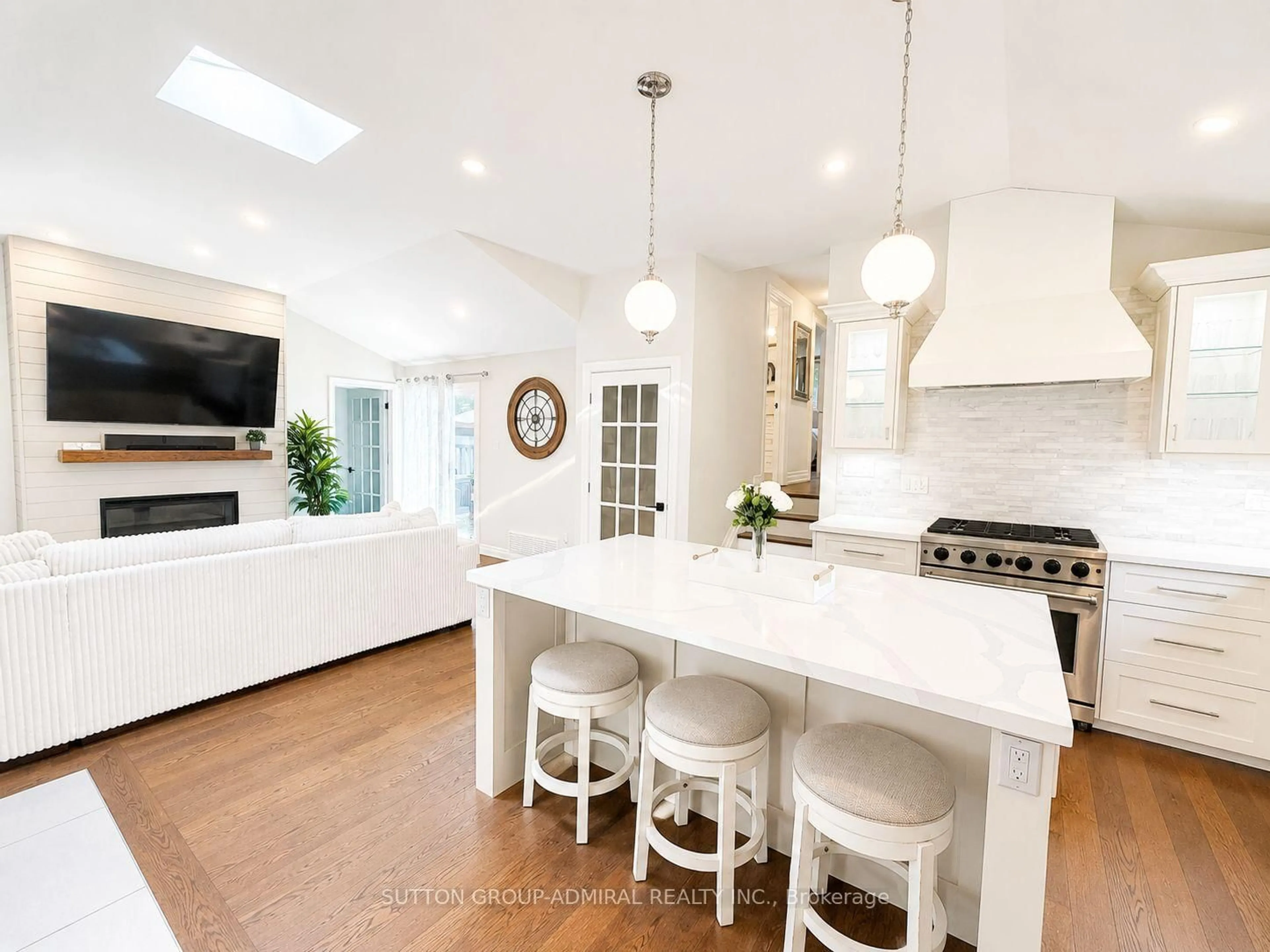 Open concept kitchen, unknown for 214 Centre St, New Tecumseth Ontario L0G 1A0