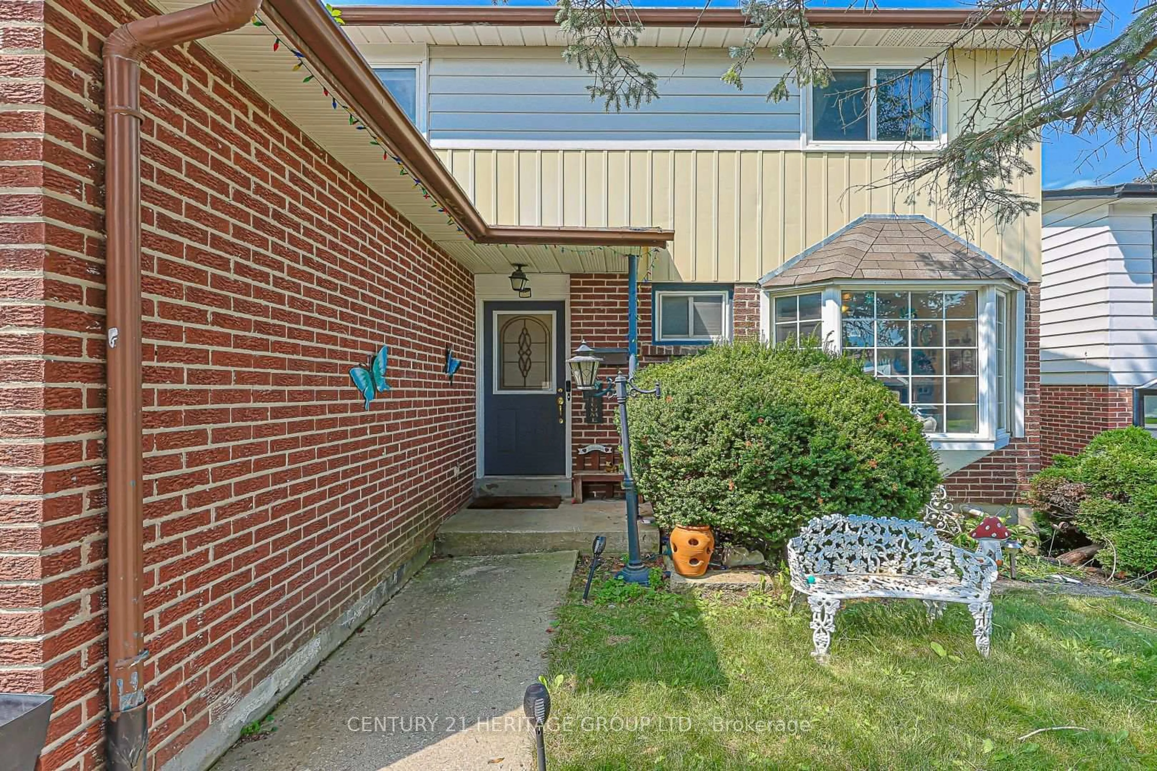 Unknown for 143 Thoms Cres, Newmarket Ontario L3Y 1C9