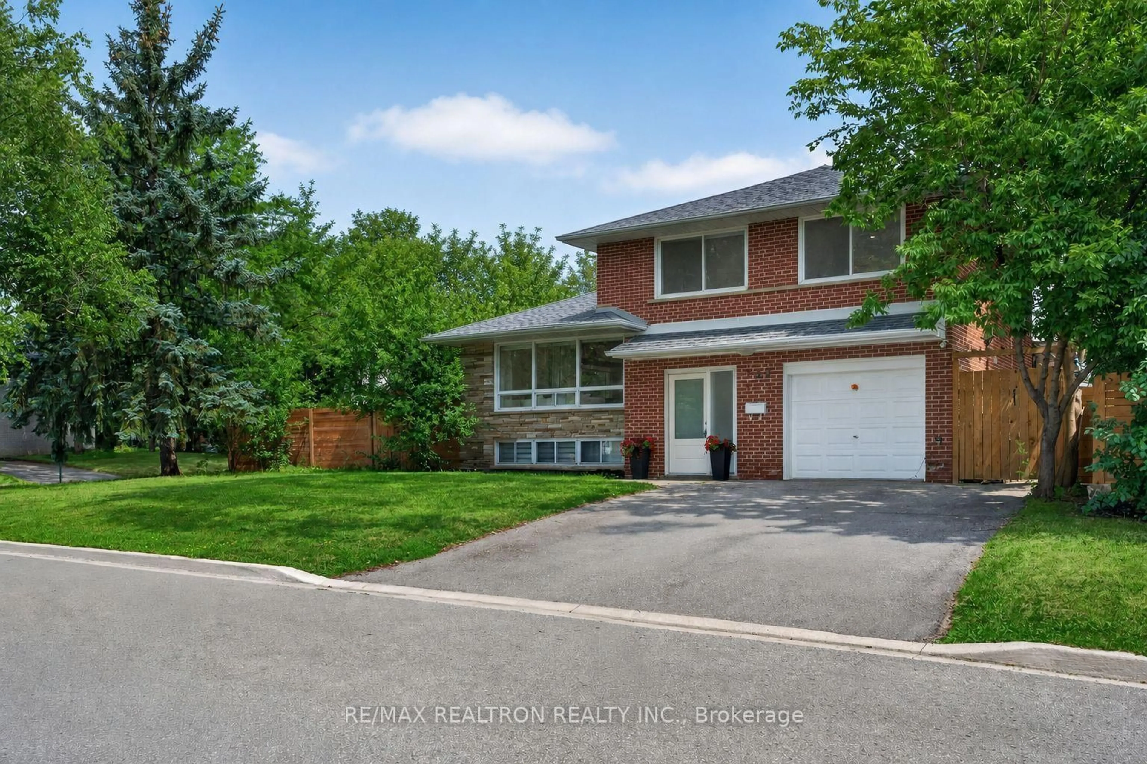 Home with brick exterior material, street for 249 Tampico Rd, Richmond Hill Ontario L4C 4R8