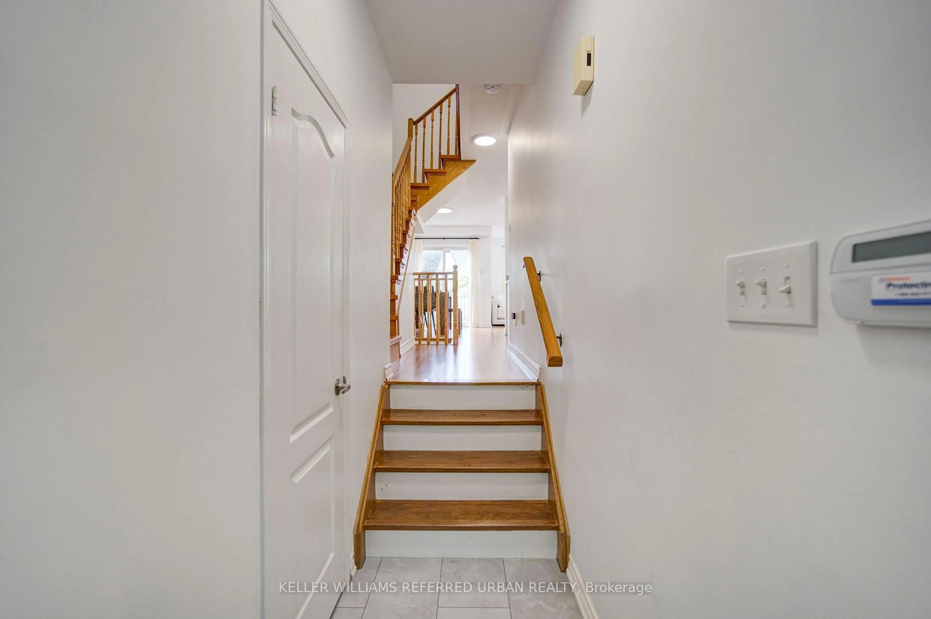 Unknown for 19 Evelyn Buck Lane, Aurora Ontario L4G 7H9