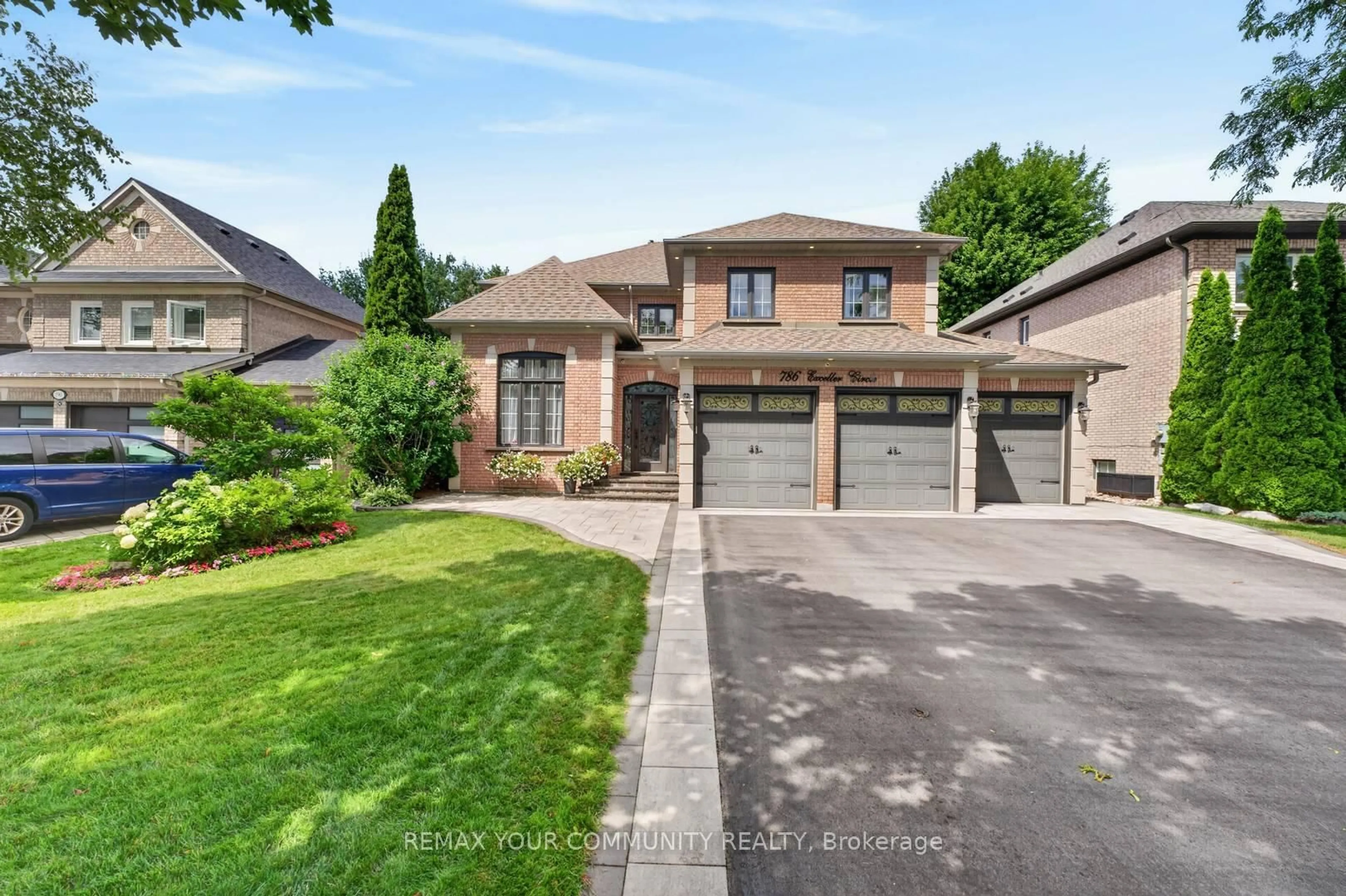 Home with brick exterior material, street for 786 Exceller Circ, Newmarket Ontario L3X 1P5