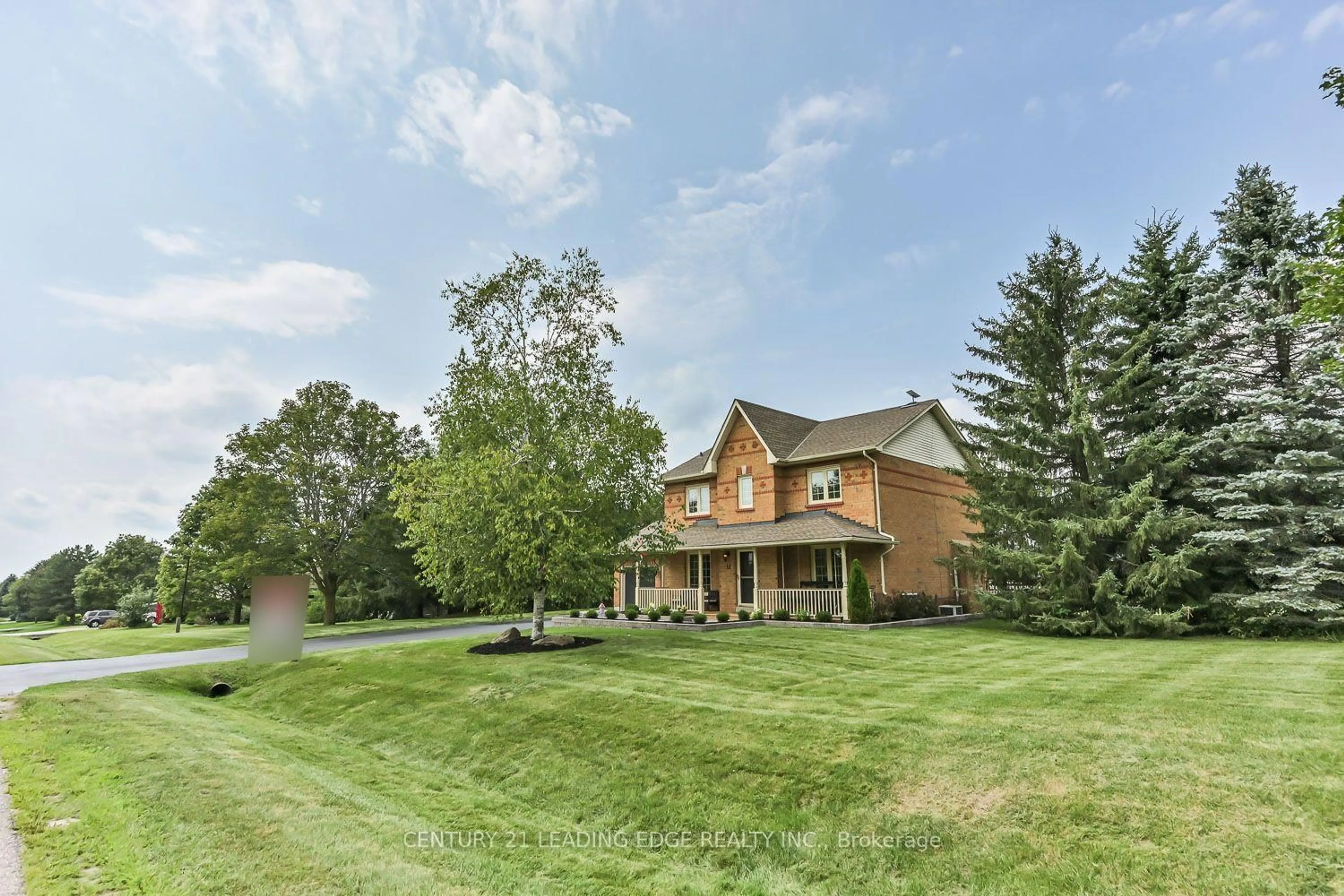 A pic from outside/outdoor area/front of a property/back of a property/a pic from drone, unknown for 12 Taylor Dr, Uxbridge Ontario L0C 1E0