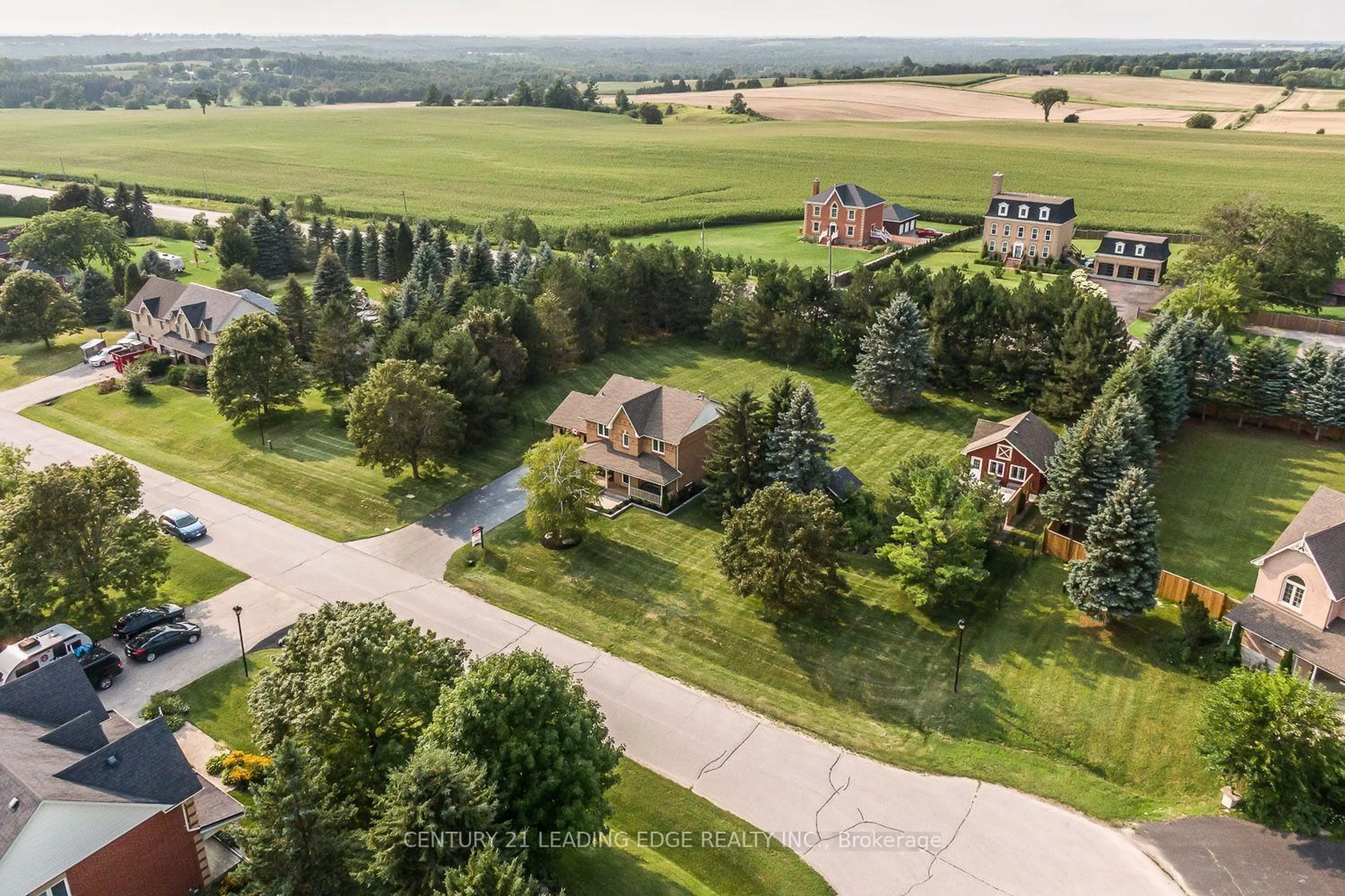 A pic from outside/outdoor area/front of a property/back of a property/a pic from drone, unknown for 12 Taylor Dr, Uxbridge Ontario L0C 1E0