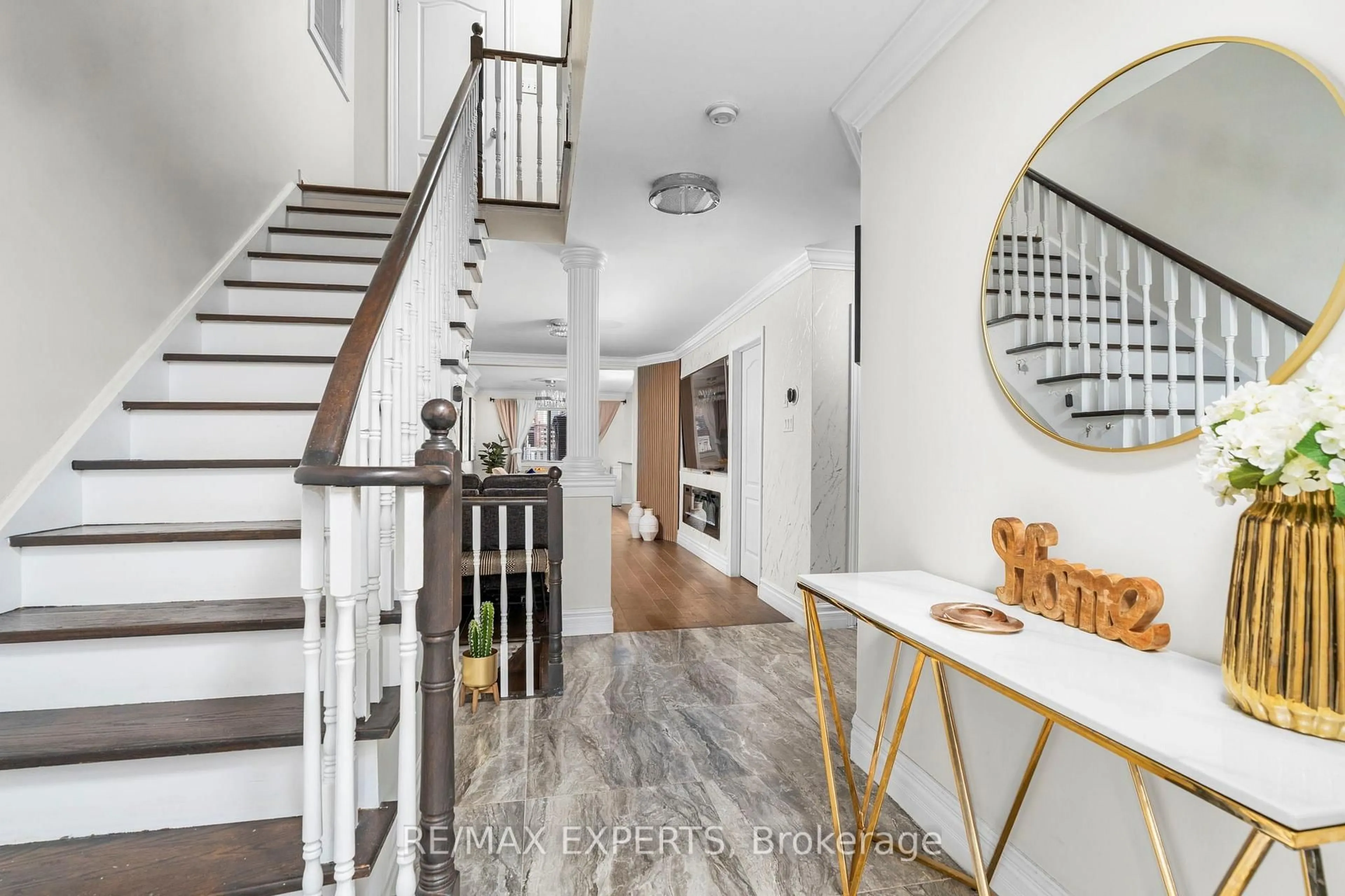 Indoor entryway for 173 Rosanna Cres, Vaughan Ontario L6A 2T4