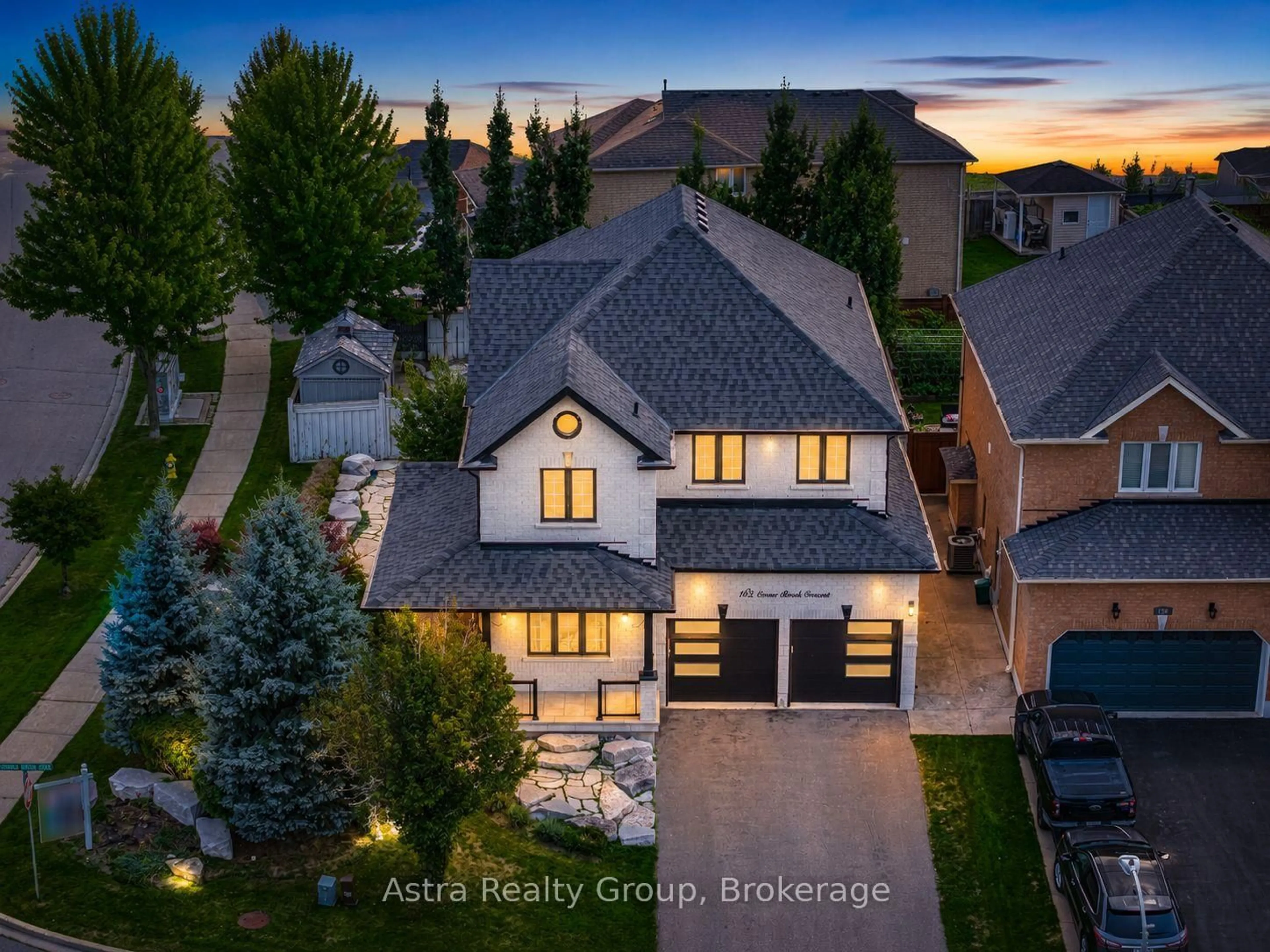 A pic from outside/outdoor area/front of a property/back of a property/a pic from drone, street for 162 Corner Brook Cres, Vaughan Ontario L4H 0H4