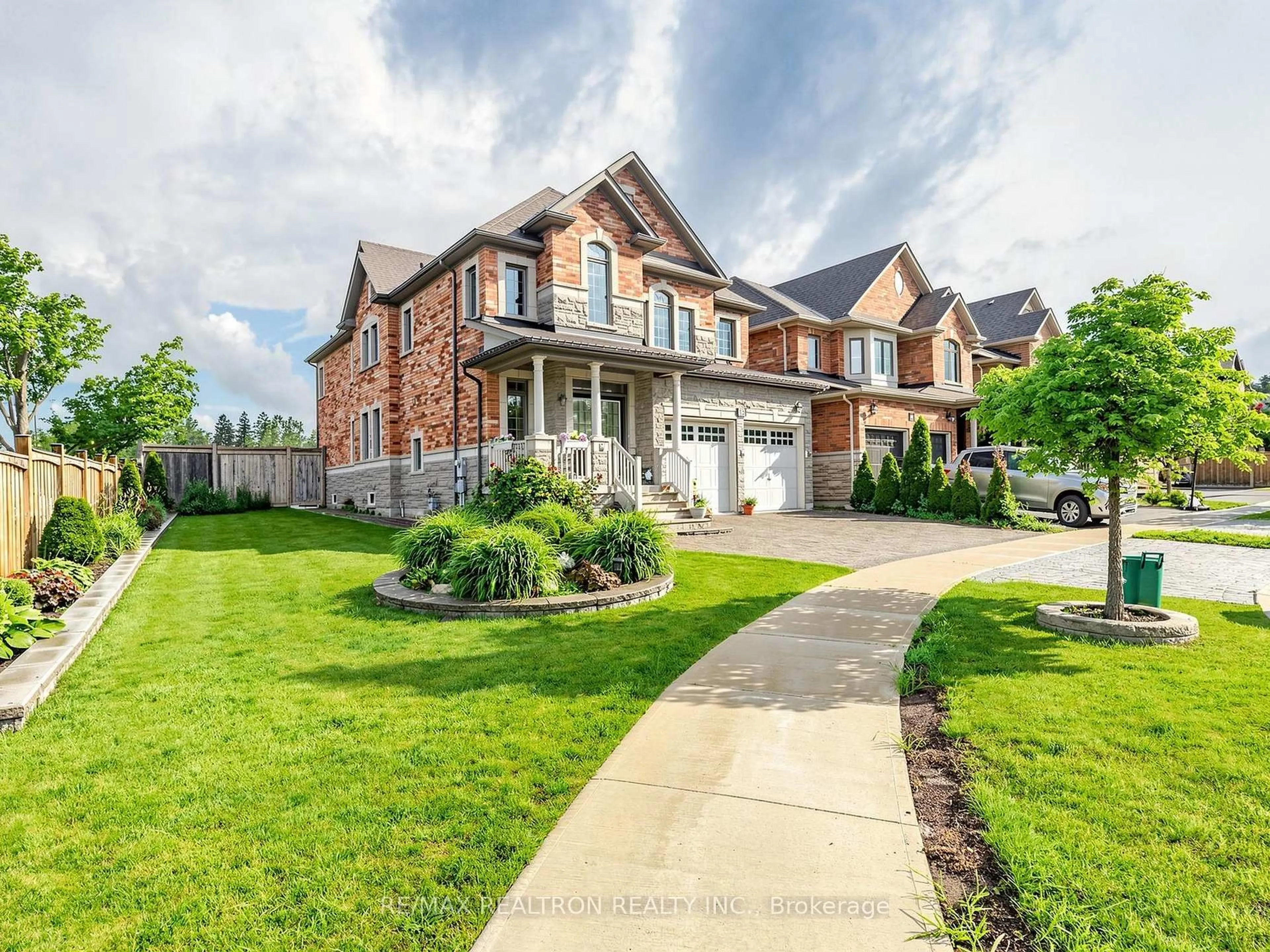 Home with brick exterior material, street for 15 Motley Crt, Richmond Hill Ontario L4E 0N4