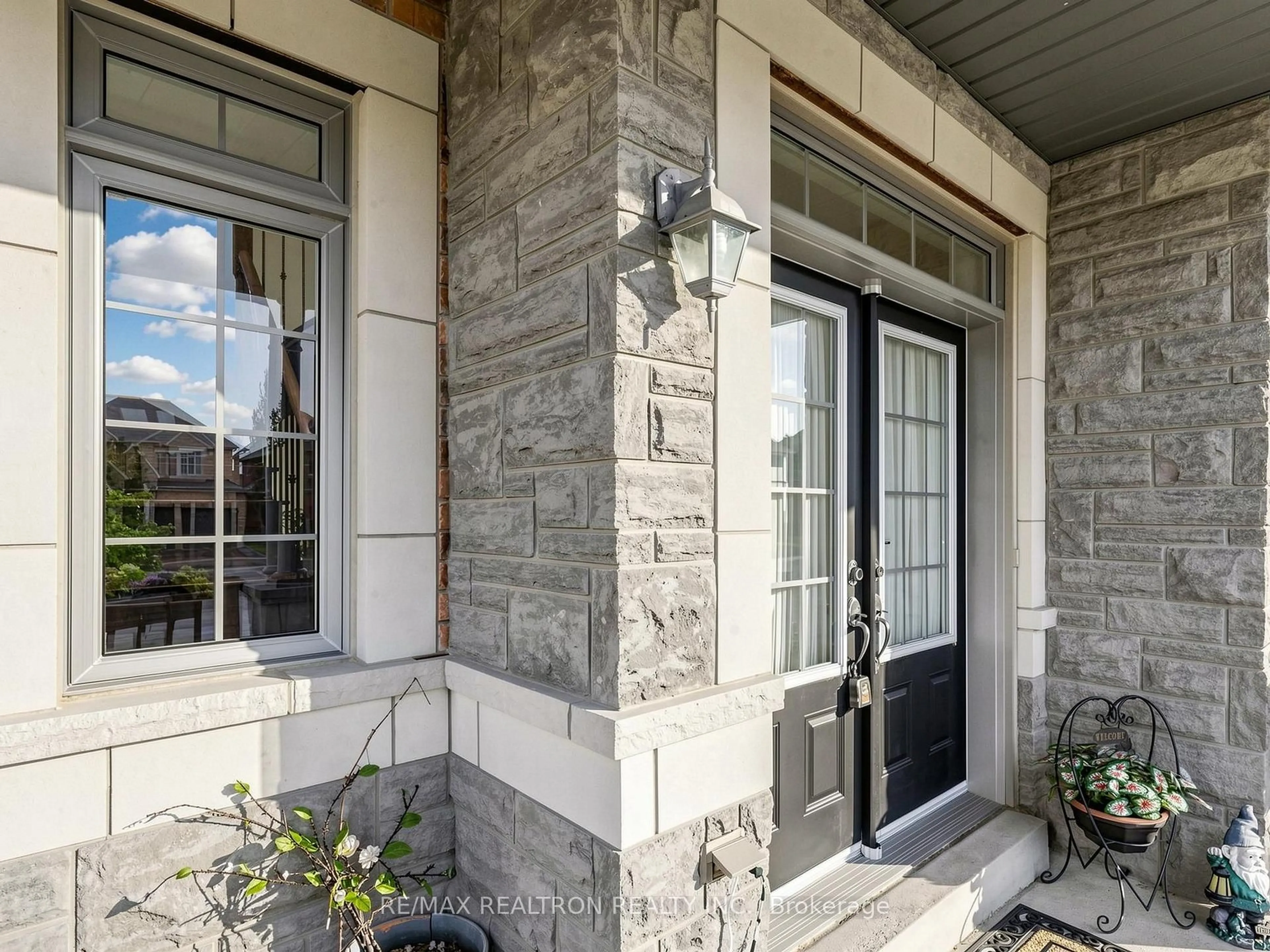 Home with brick exterior material, street for 15 Motley Crt, Richmond Hill Ontario L4E 0N4