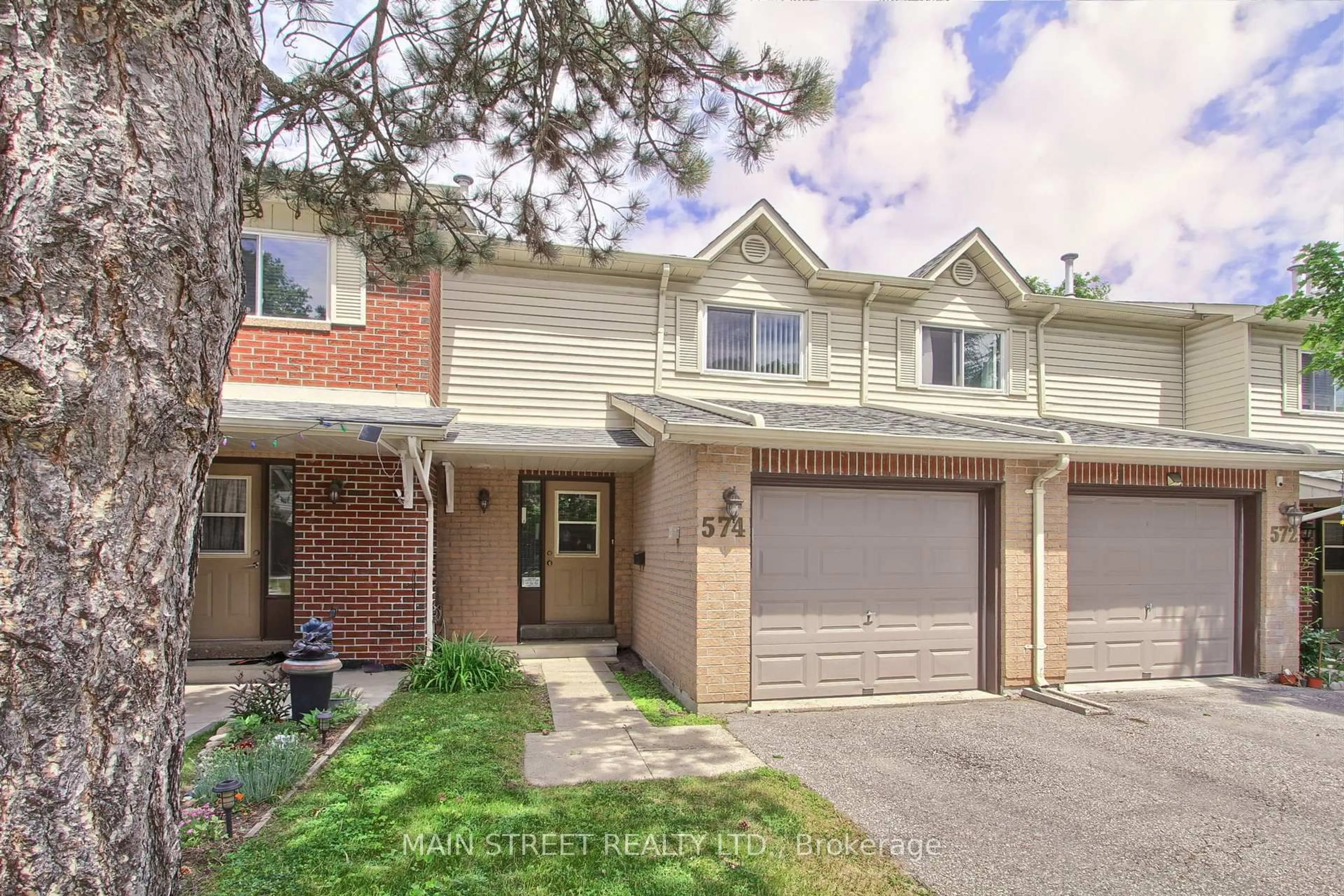 Home with brick exterior material, street for 574 Jack Giles Circ, Newmarket Ontario L3X 1X9