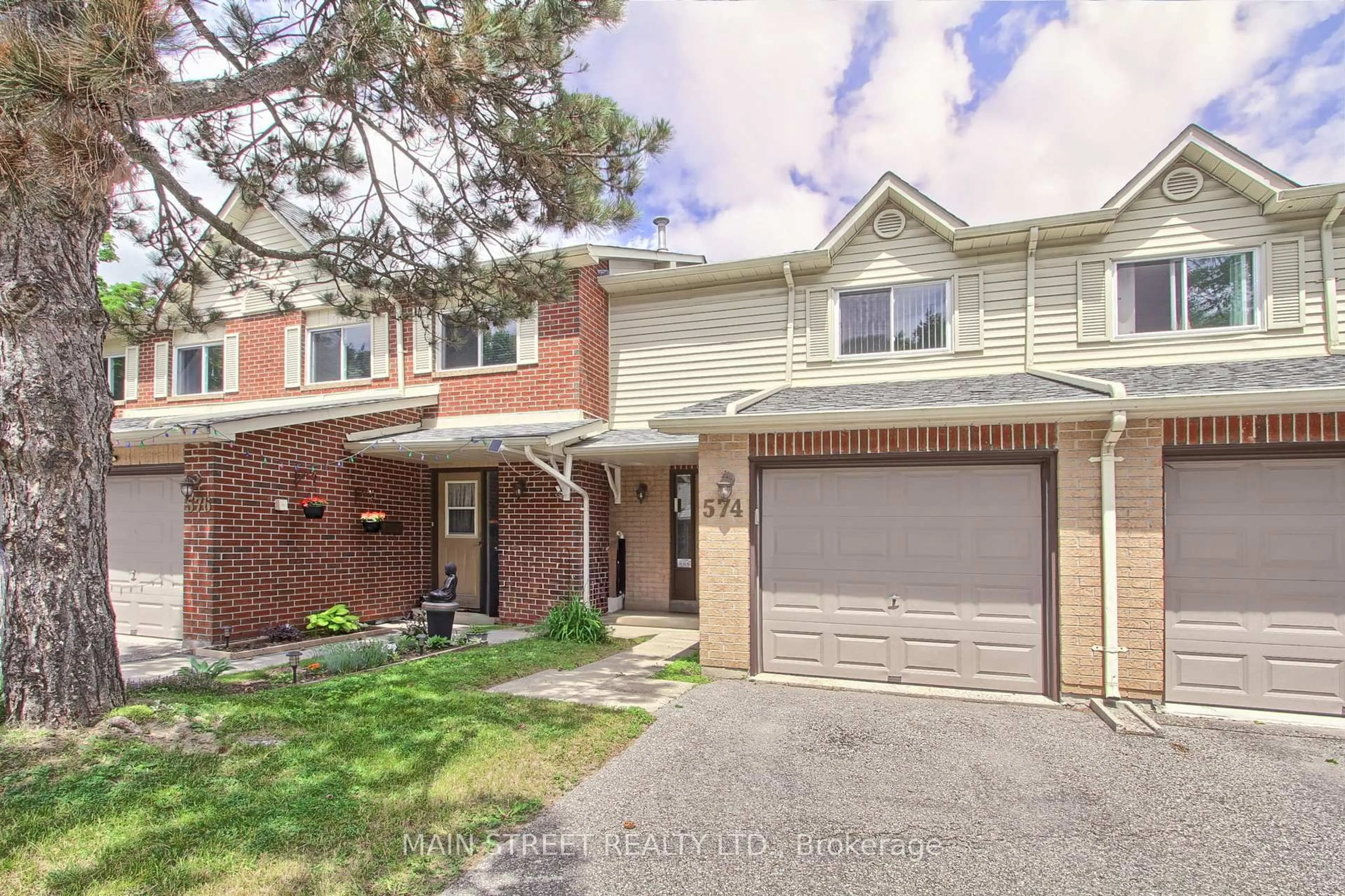 Home with brick exterior material, street for 574 Jack Giles Circ, Newmarket Ontario L3X 1X9