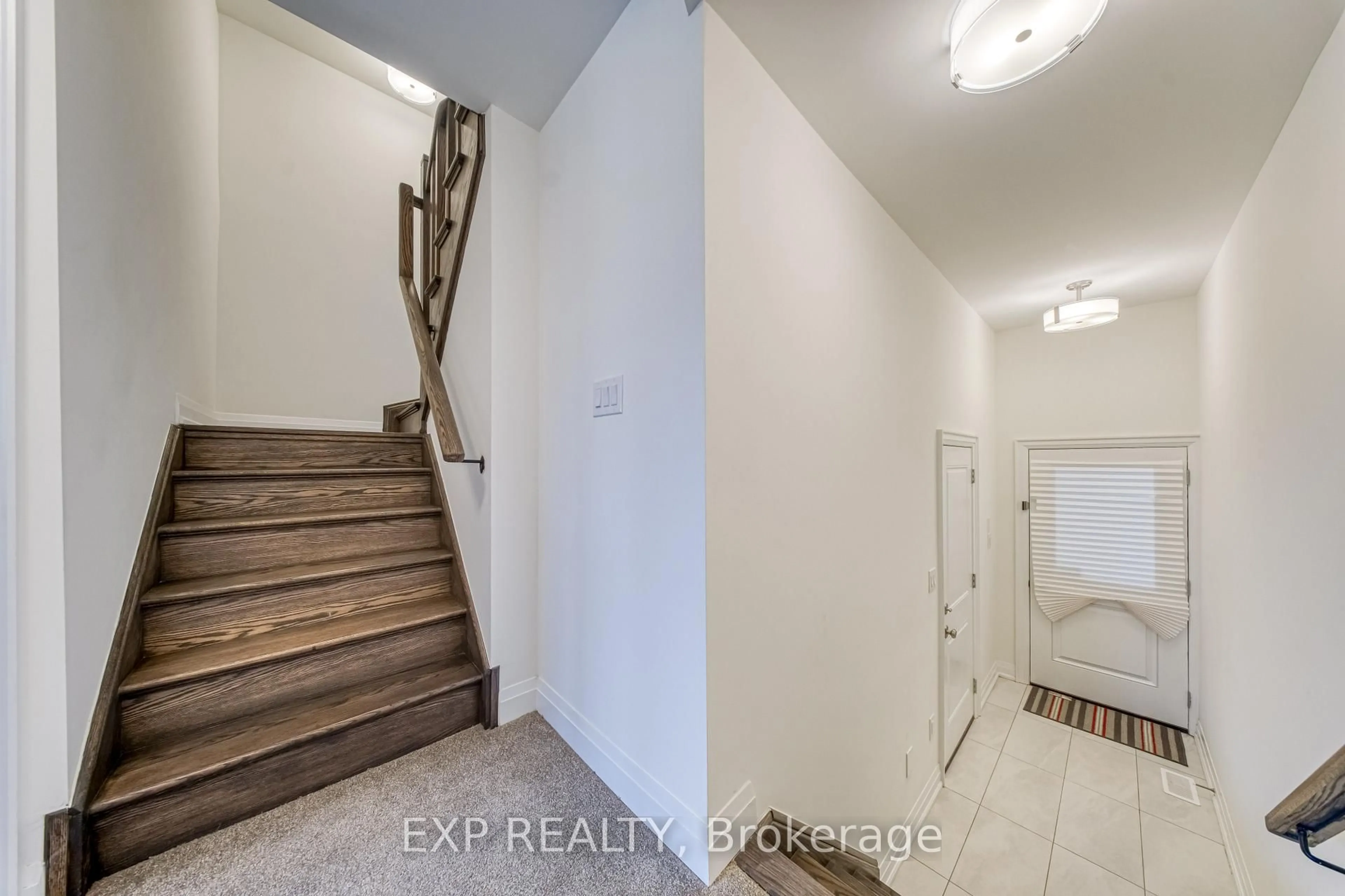Indoor entryway for 4259 Major Mackenzie Dr, Markham Ontario L6C 3L5