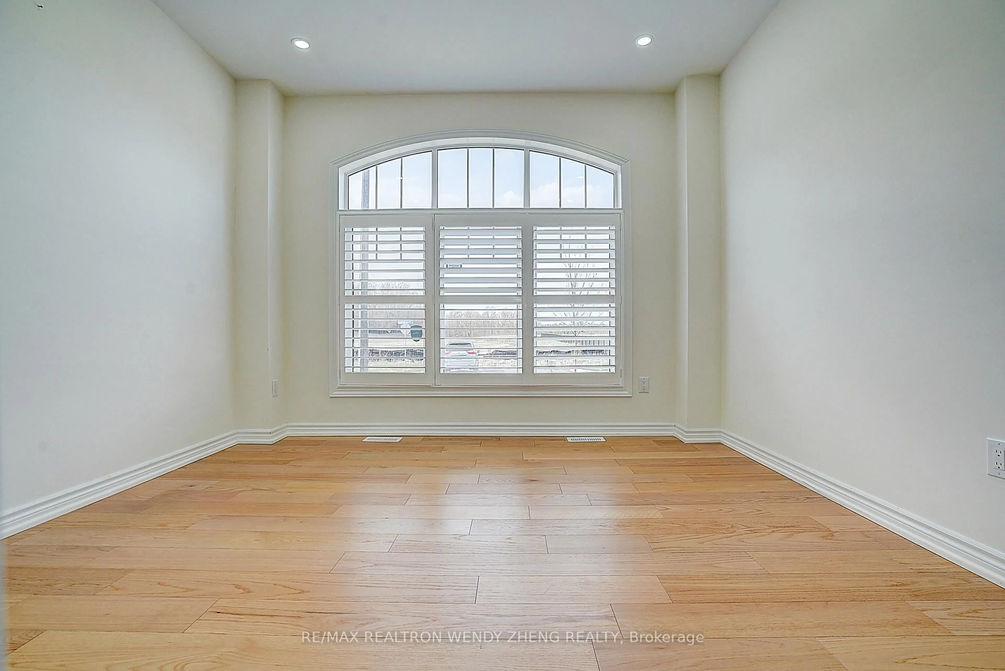A pic of a room for 21 Charles White Crt, East Gwillimbury Ontario L0G 1V0