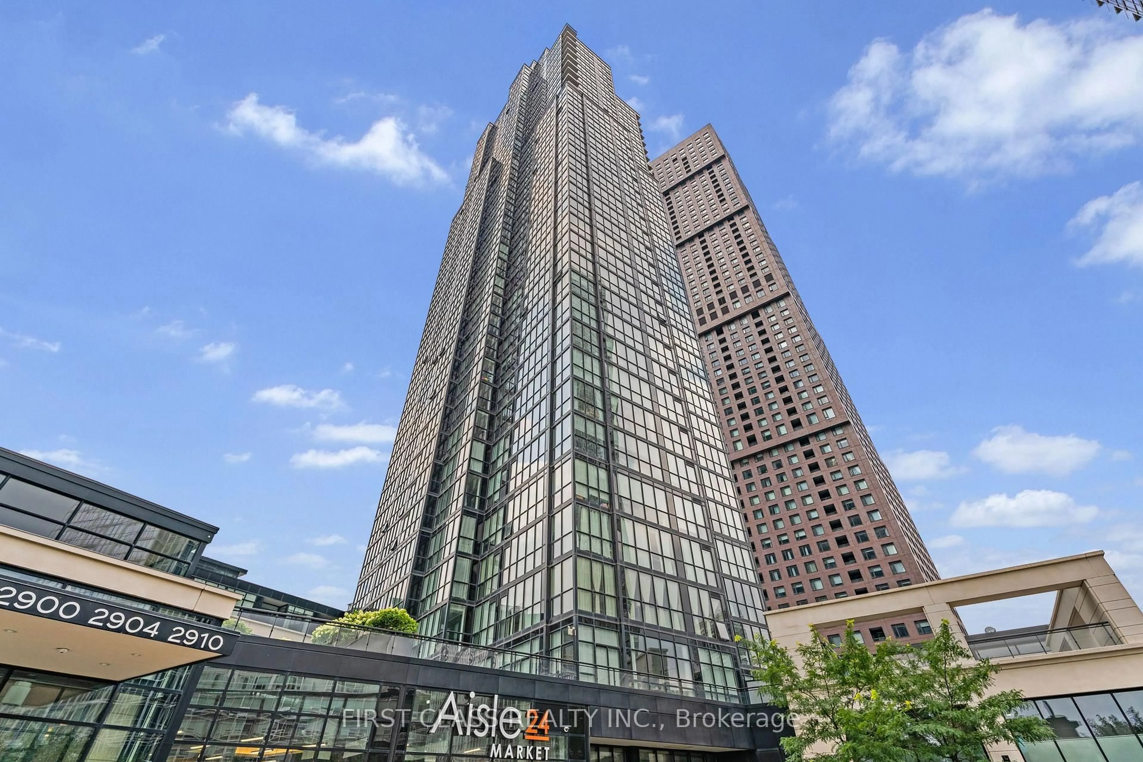 Indoor foyer for 2910 Highway 7 #1804, Vaughan Ontario L4K 0H8
