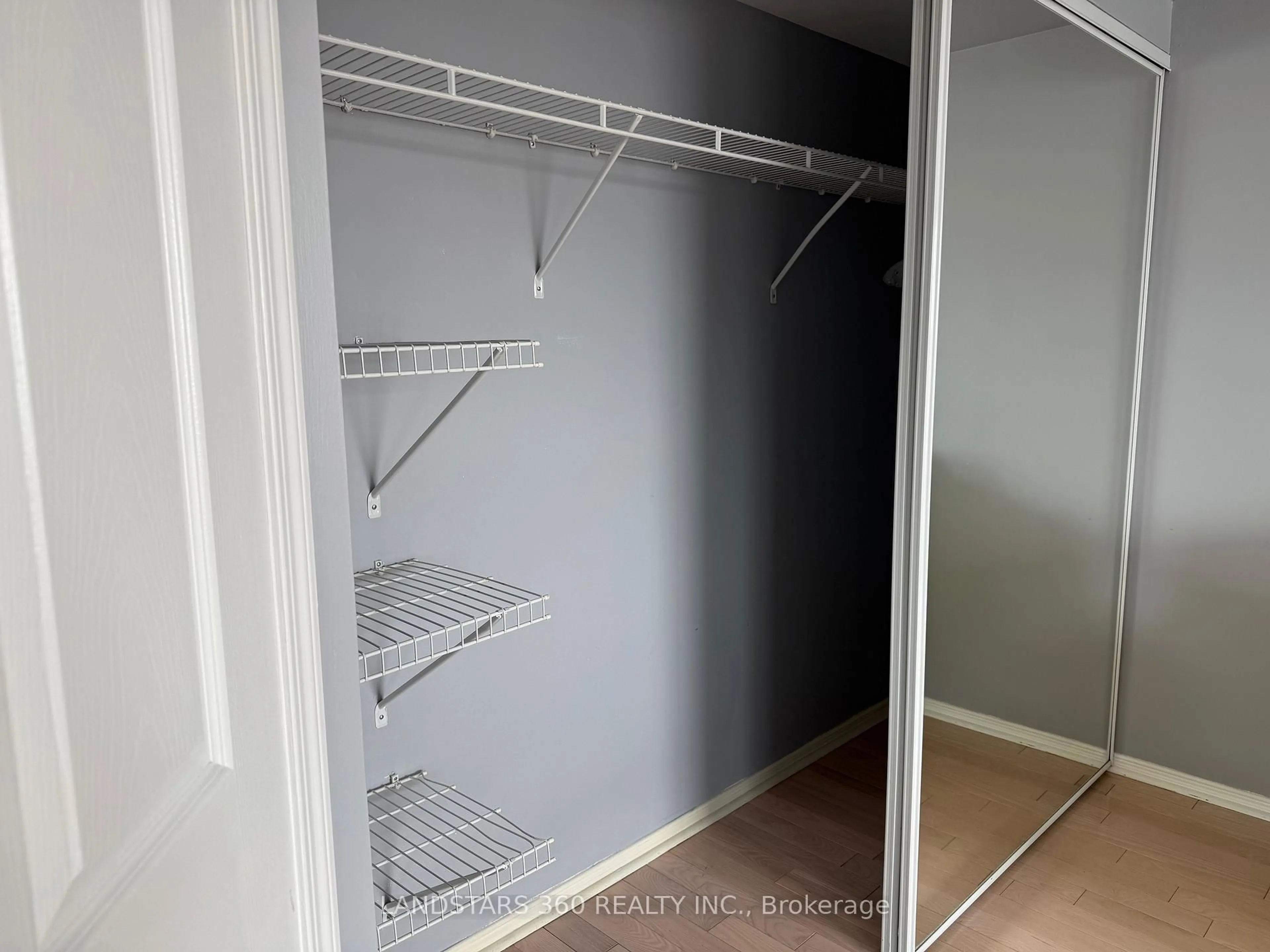 Storage room or clothes room or walk-in closet for 39 Oneida Cres #906, Richmond Hill Ontario L4B 4T9