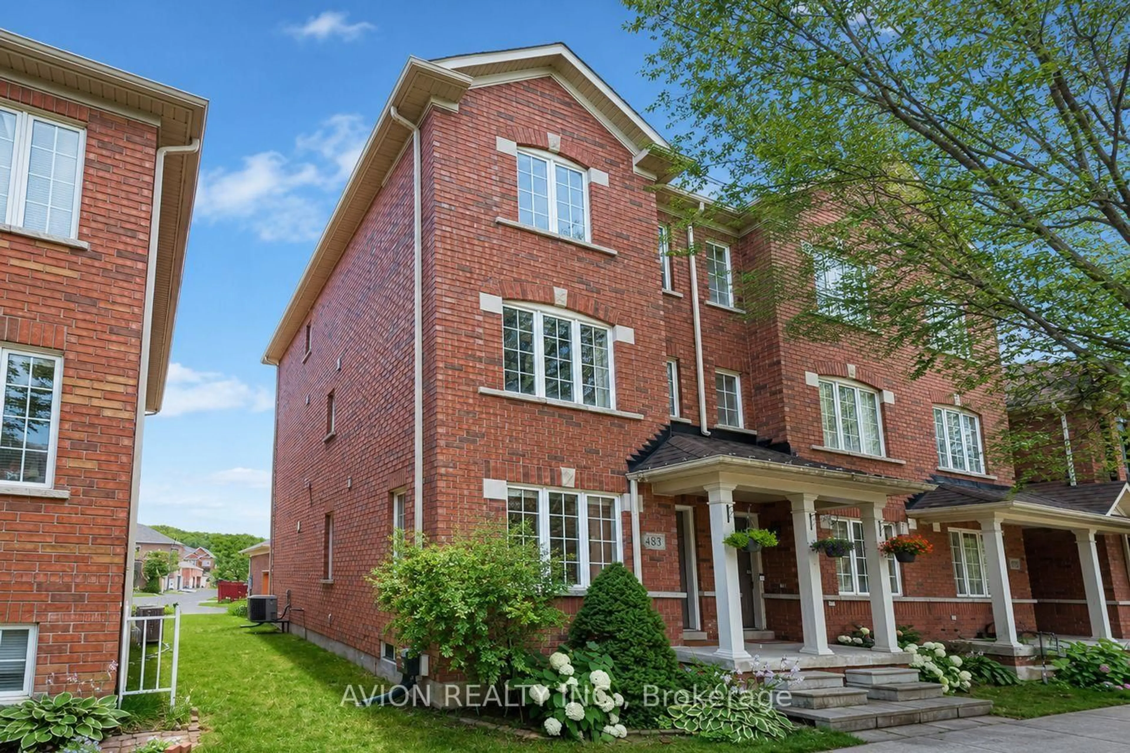 Home with brick exterior material, building for 483 White's Hill Ave, Markham Ontario L6B 0J8