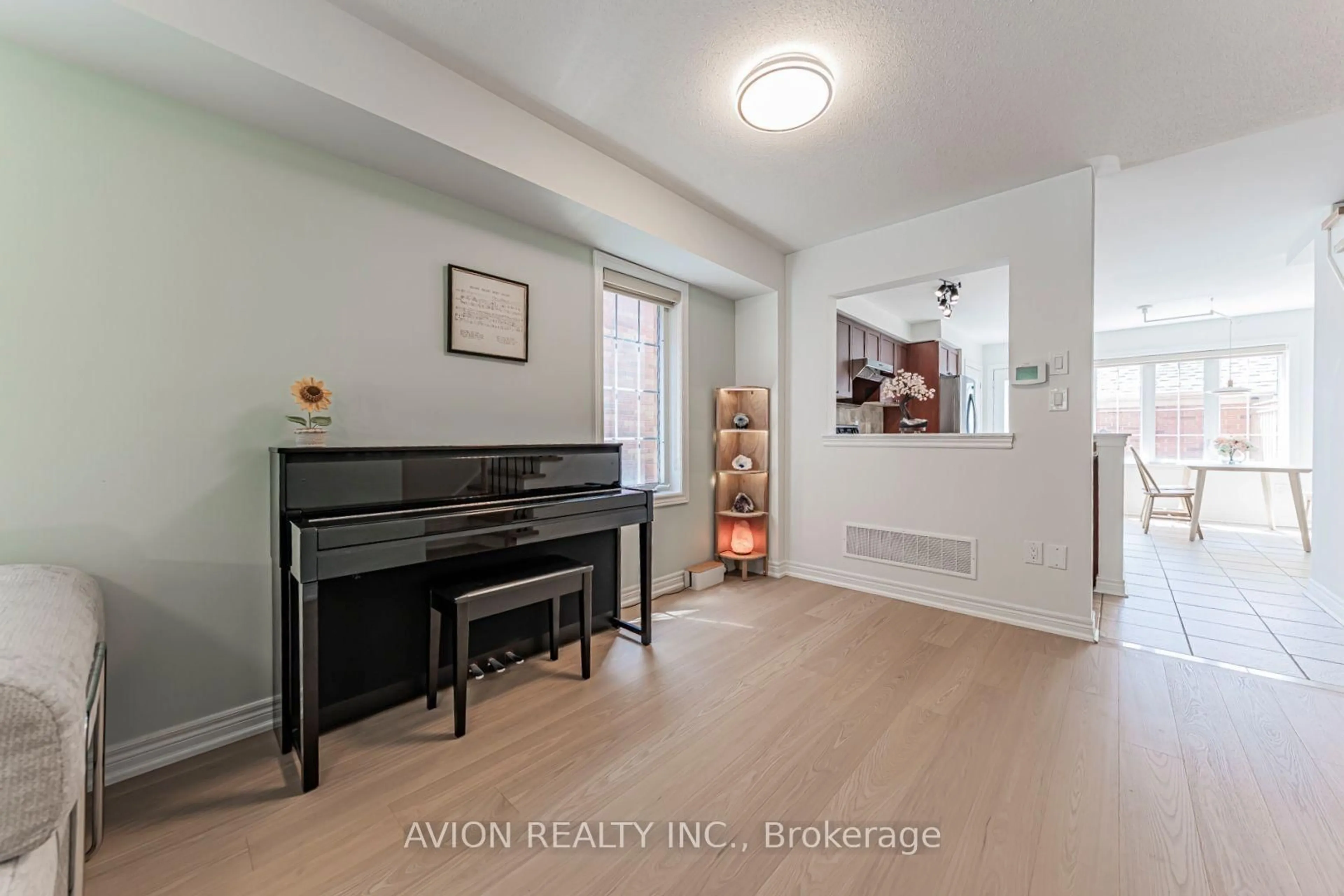Indoor entryway for 483 White's Hill Ave, Markham Ontario L6B 0J8