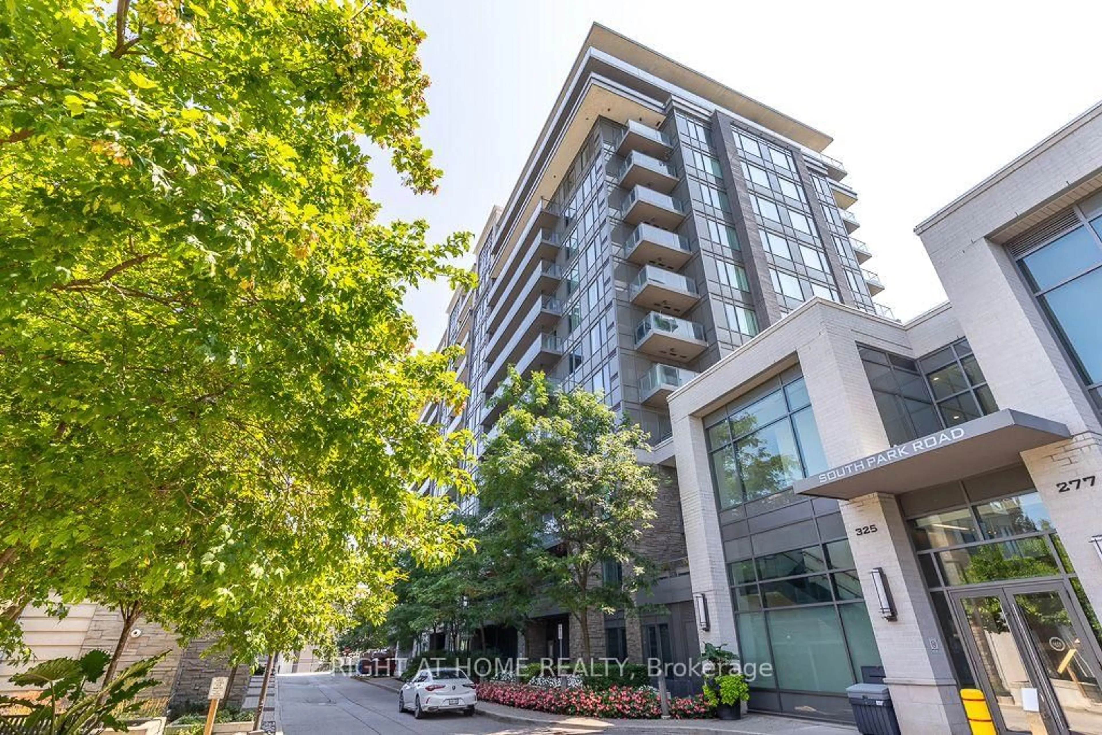 Indoor foyer for 325 South Park Rd #Ph05, Markham Ontario L3T 0B8