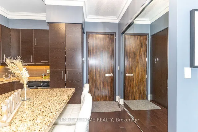 325 South Park Rd #Ph05, Markham 5