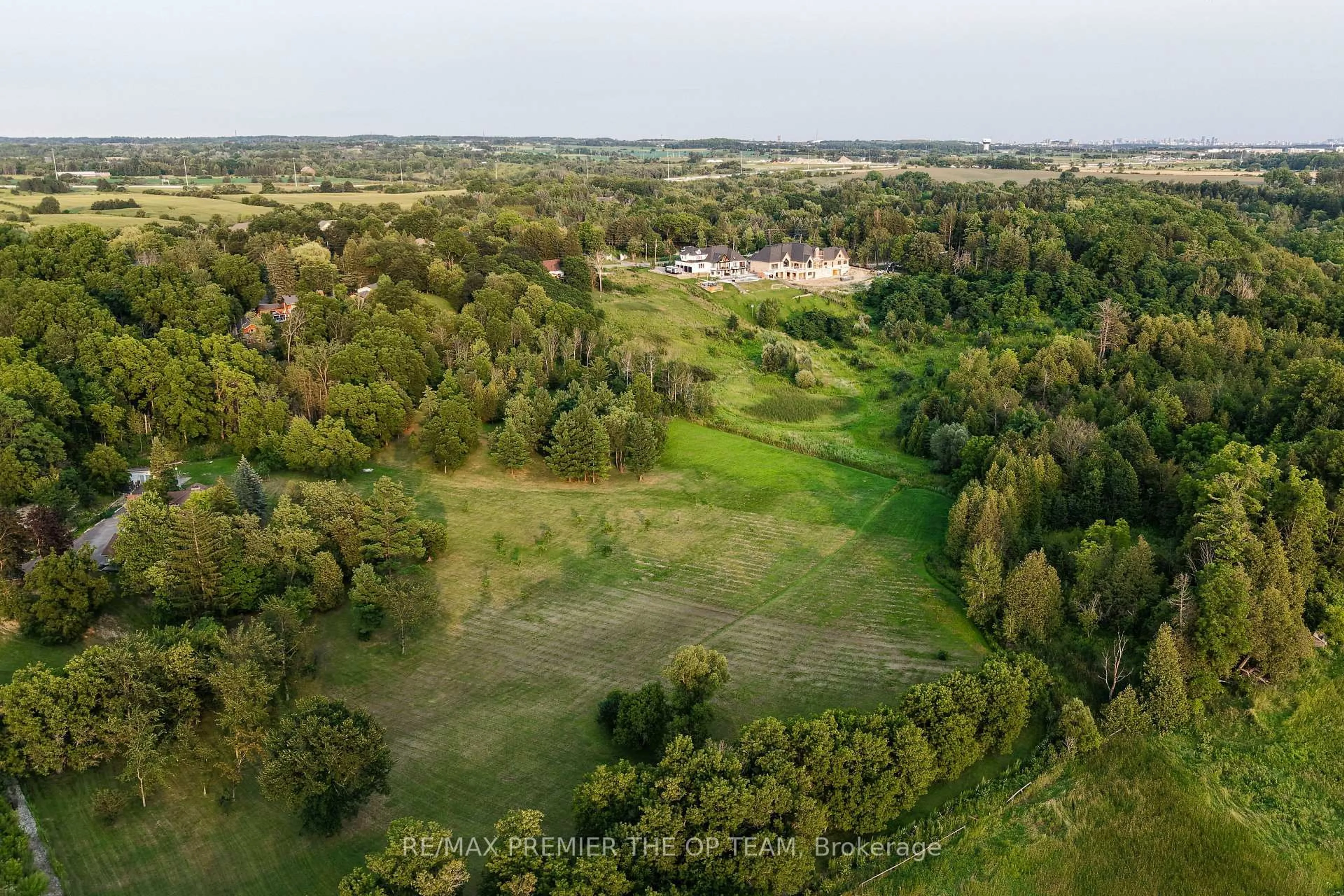 A pic from outside/outdoor area/front of a property/back of a property/a pic from drone, forest/trees view for 3815 King Rd, King Ontario L7B 1K4