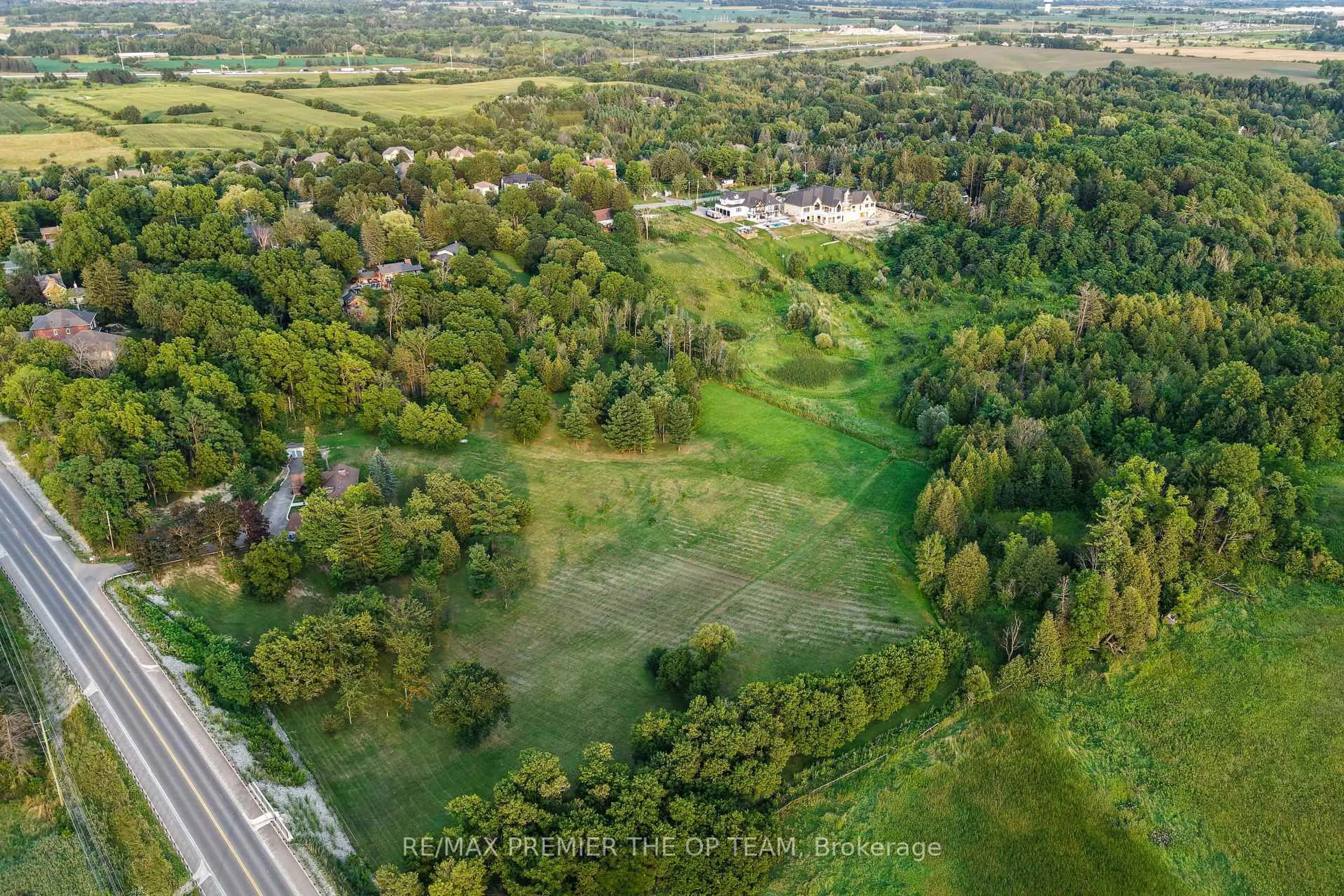 A pic from outside/outdoor area/front of a property/back of a property/a pic from drone, forest/trees view for 3815 King Rd, King Ontario L7B 1K4