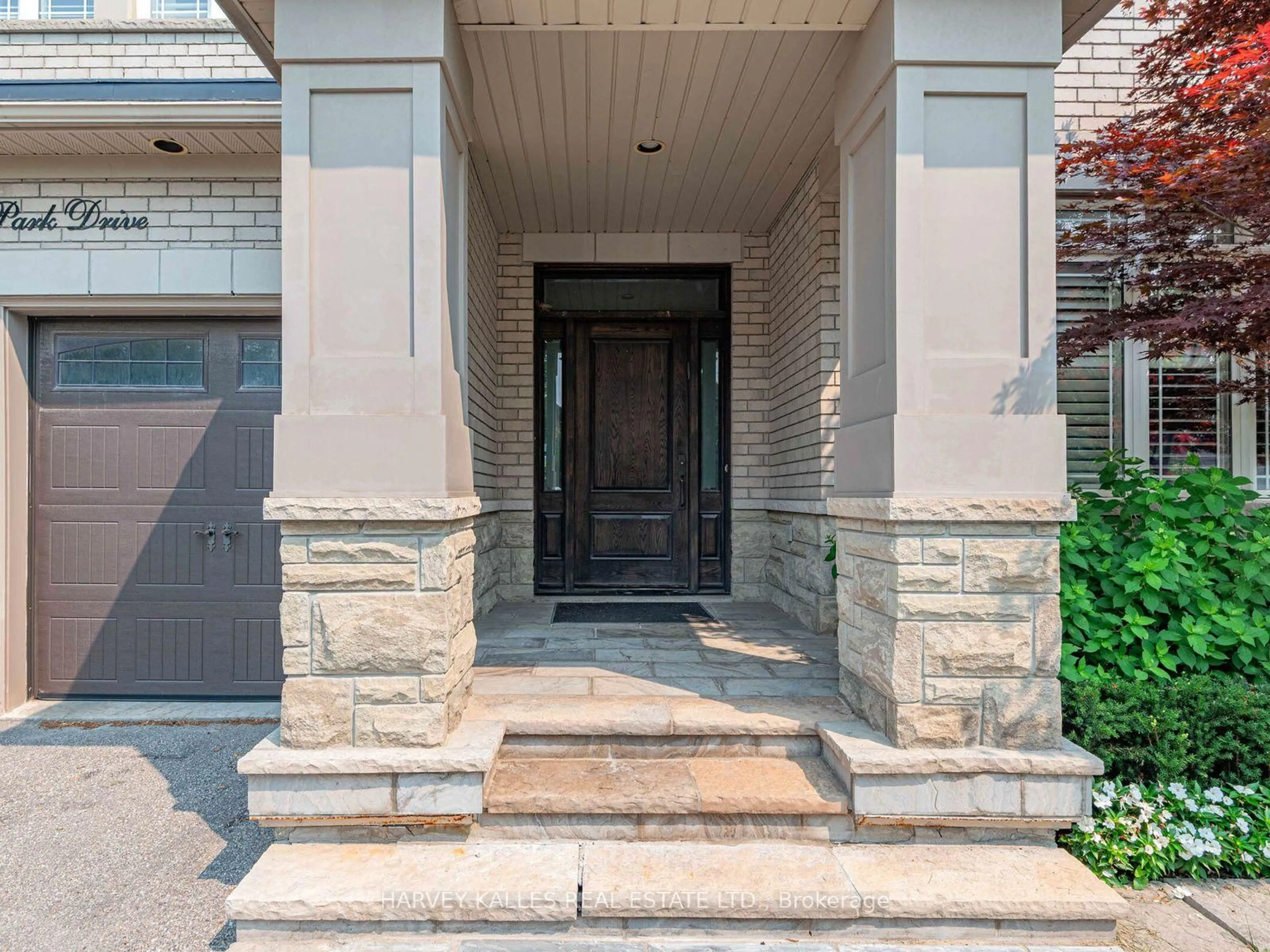 Indoor entryway for 40 Altus Park Dr, Vaughan Ontario L6A 0Z6