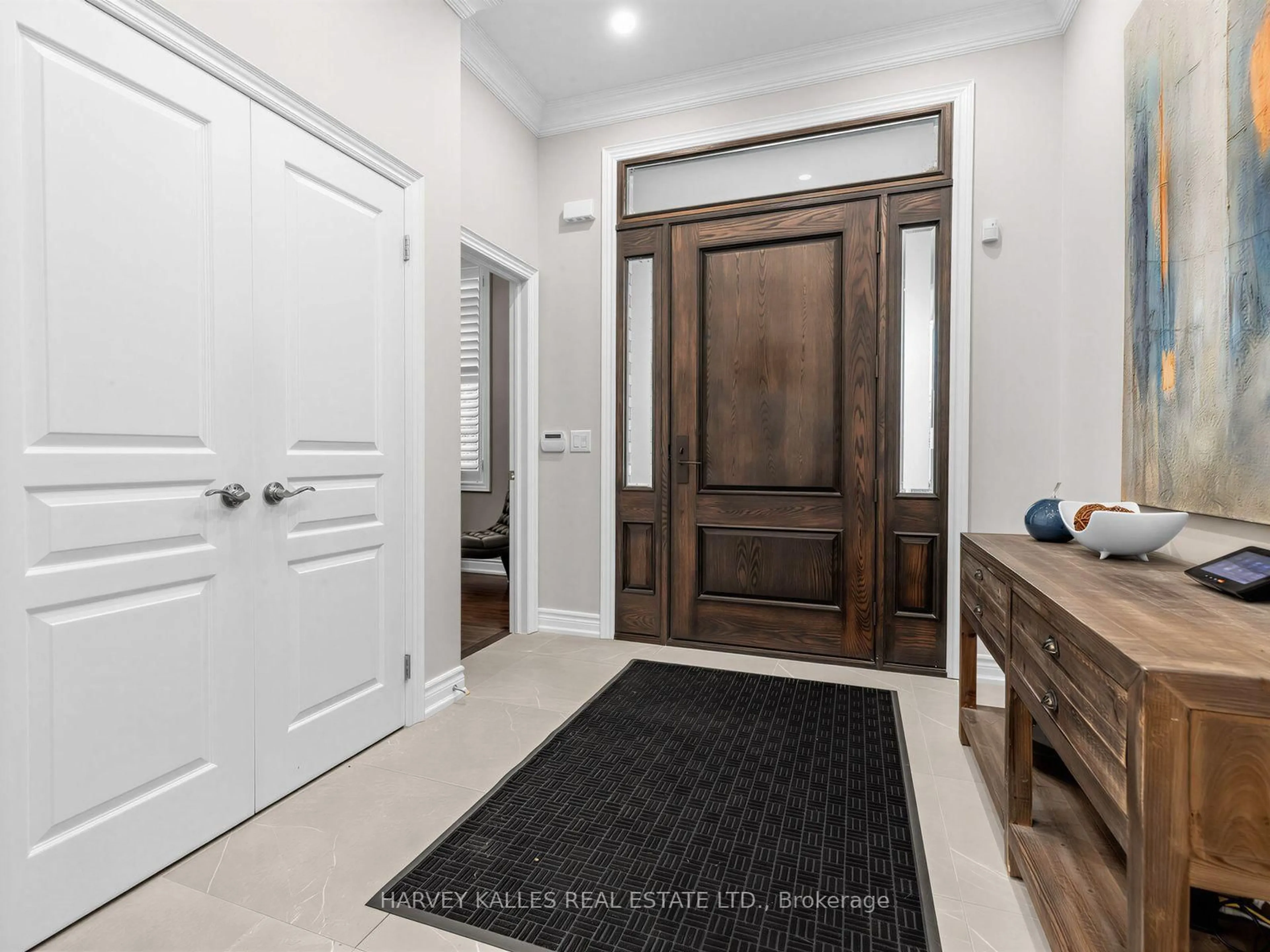 Indoor entryway for 40 Altus Park Dr, Vaughan Ontario L6A 0Z6
