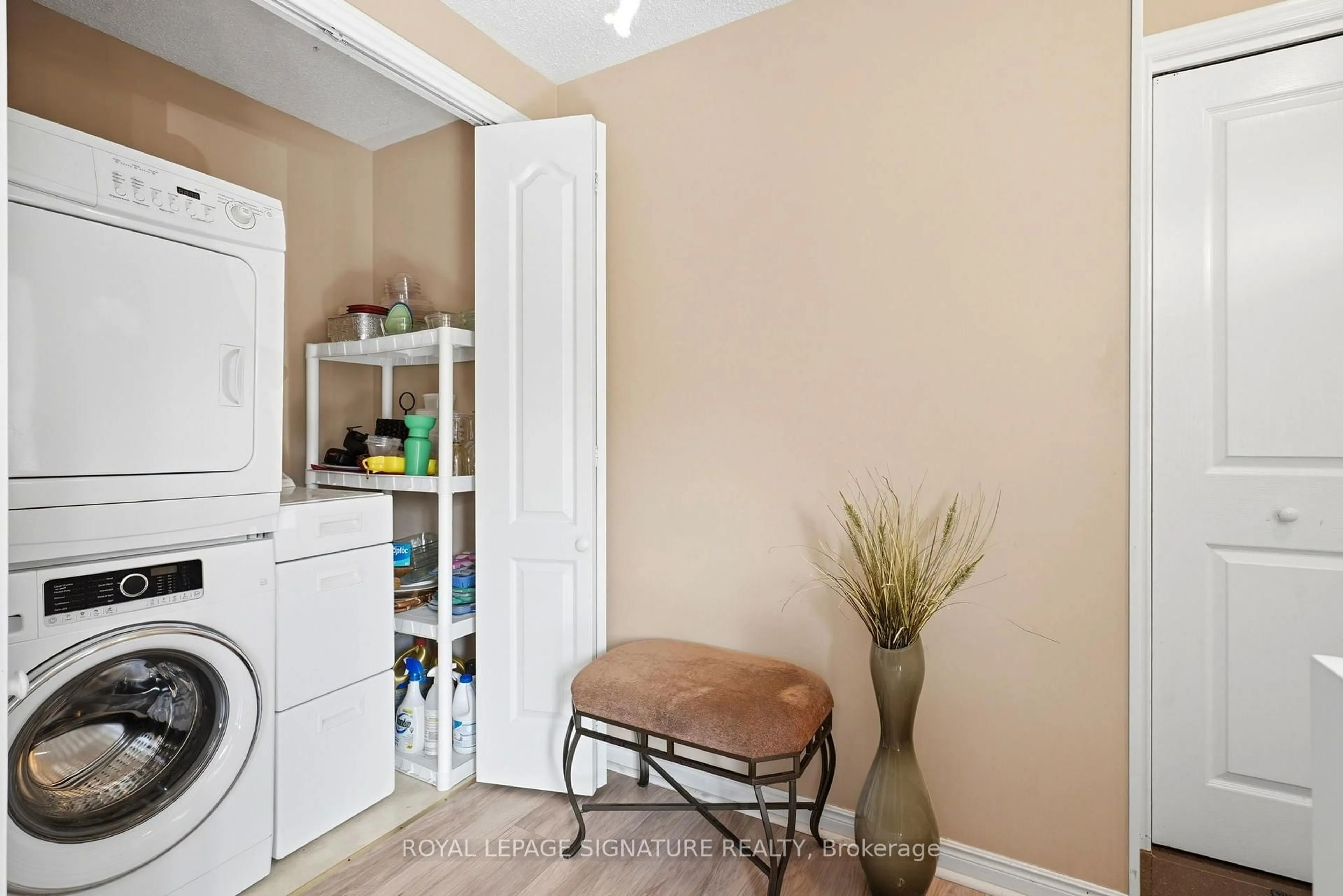 Laundry room for 292 Jeff Smith Crt, Newmarket Ontario L3Y 8C5