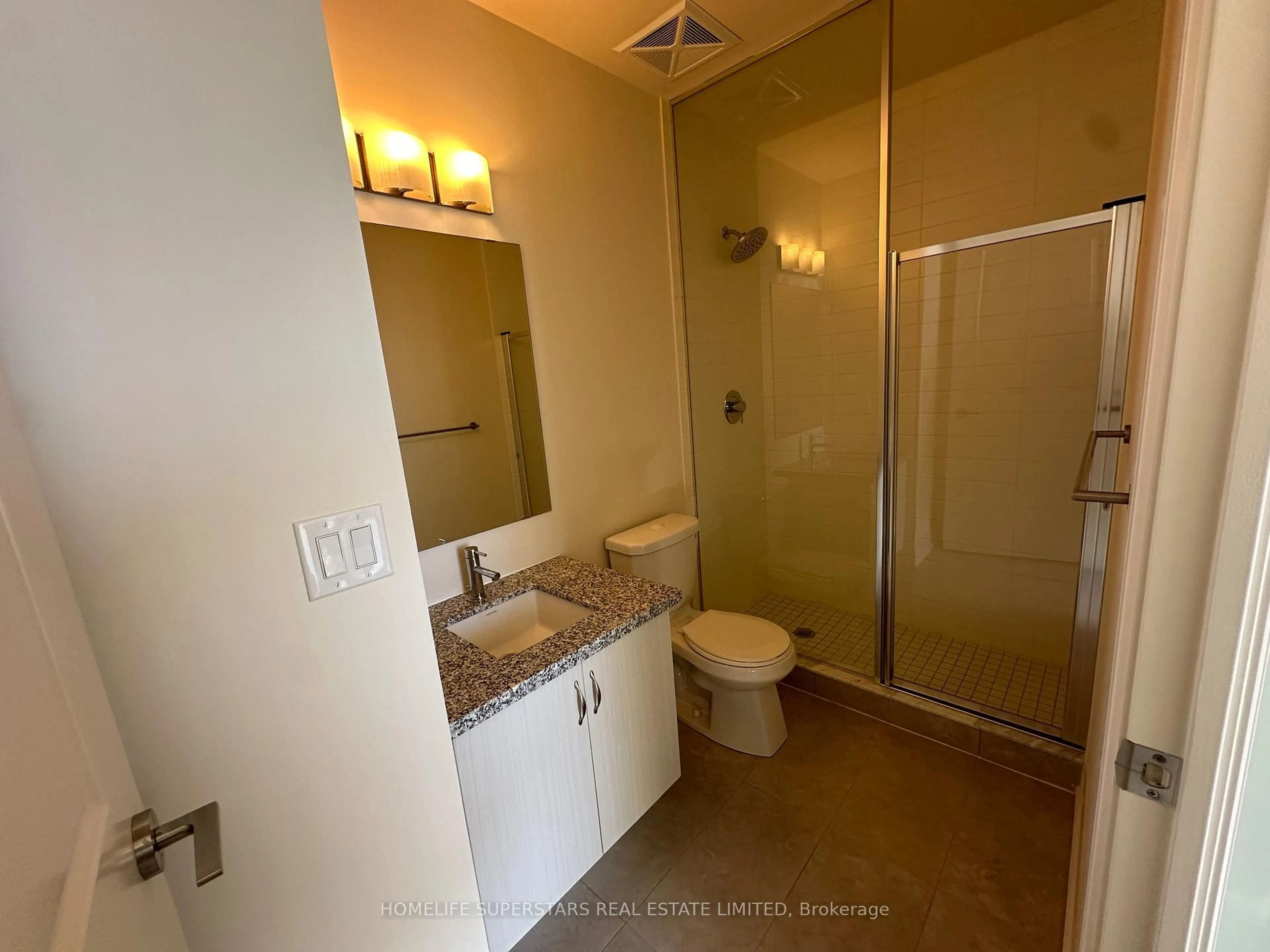Standard bathroom, ceramic/tile floor for 8763 Bayview Ave #309, Richmond Hill Ontario L4B 3V1