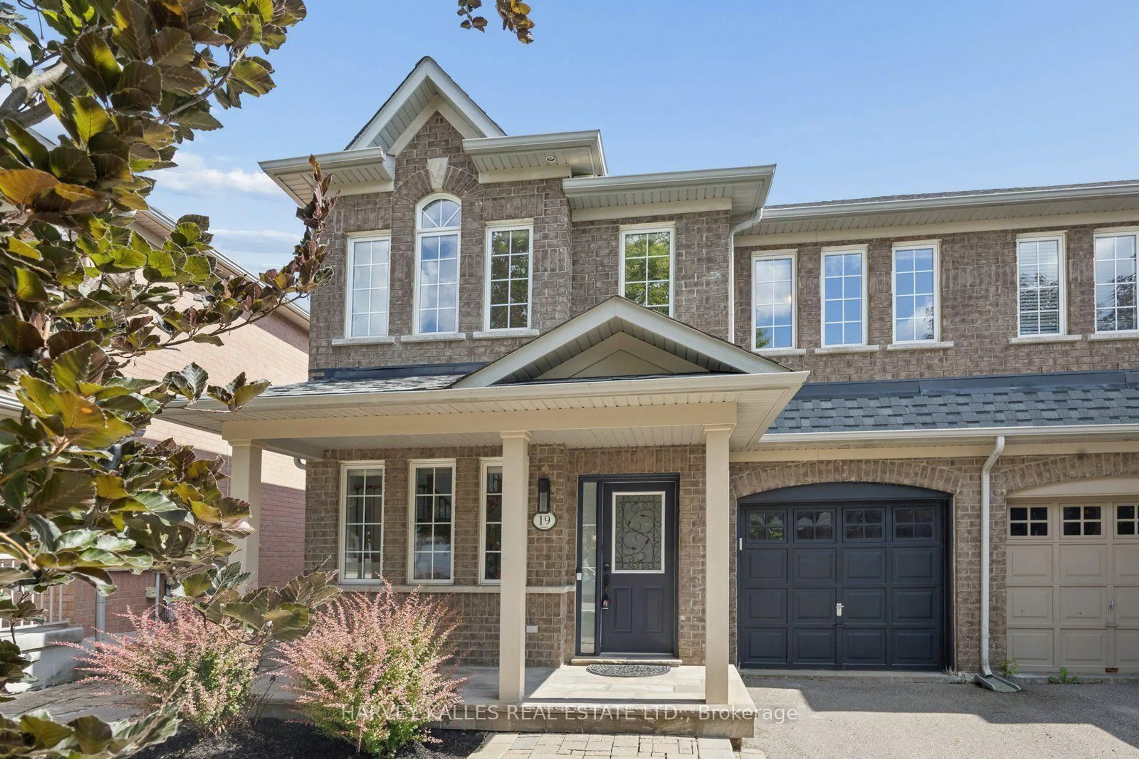 Home with brick exterior material, street for 19 Starr Cres, Aurora Ontario L4G 7X4