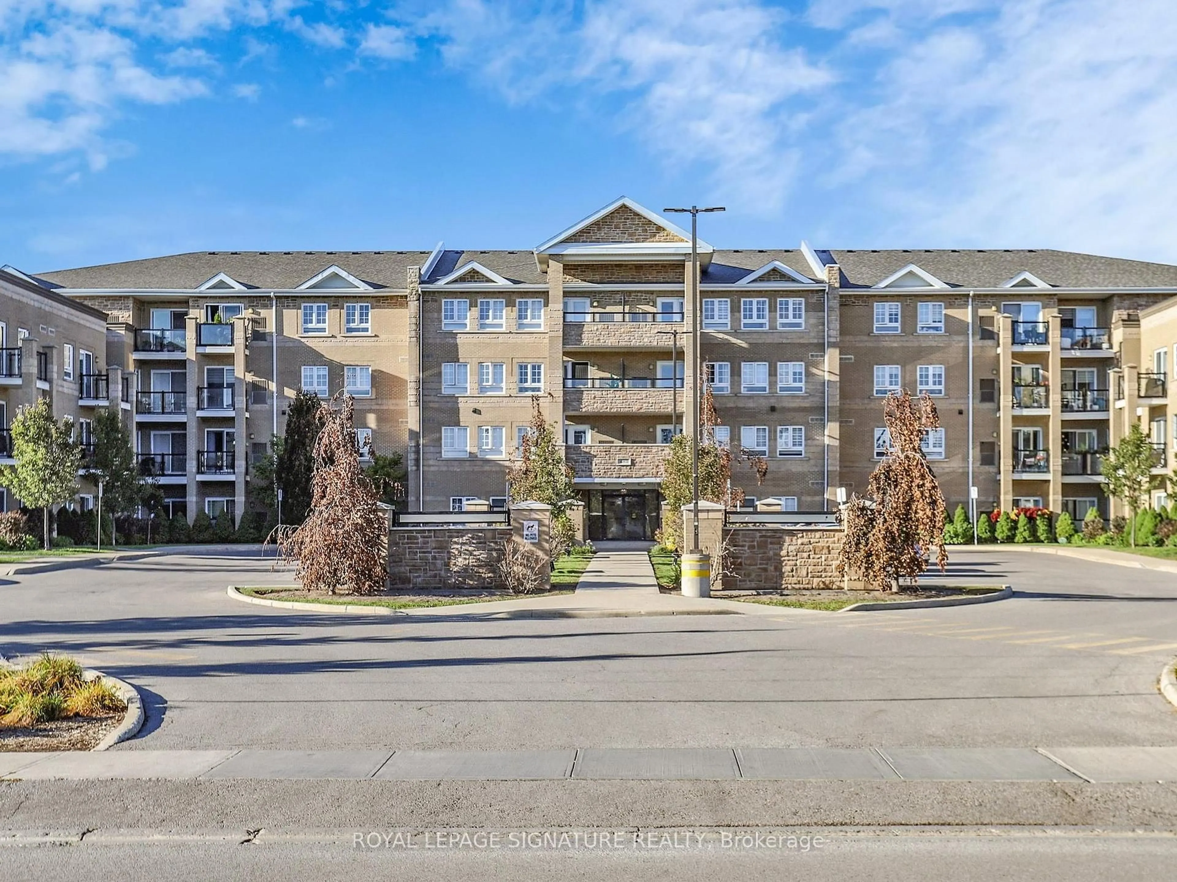 A pic from outside/outdoor area/front of a property/back of a property/a pic from drone, unknown for 481 Rupert Ave #114, Whitchurch-Stouffville Ontario L4A 1Y7