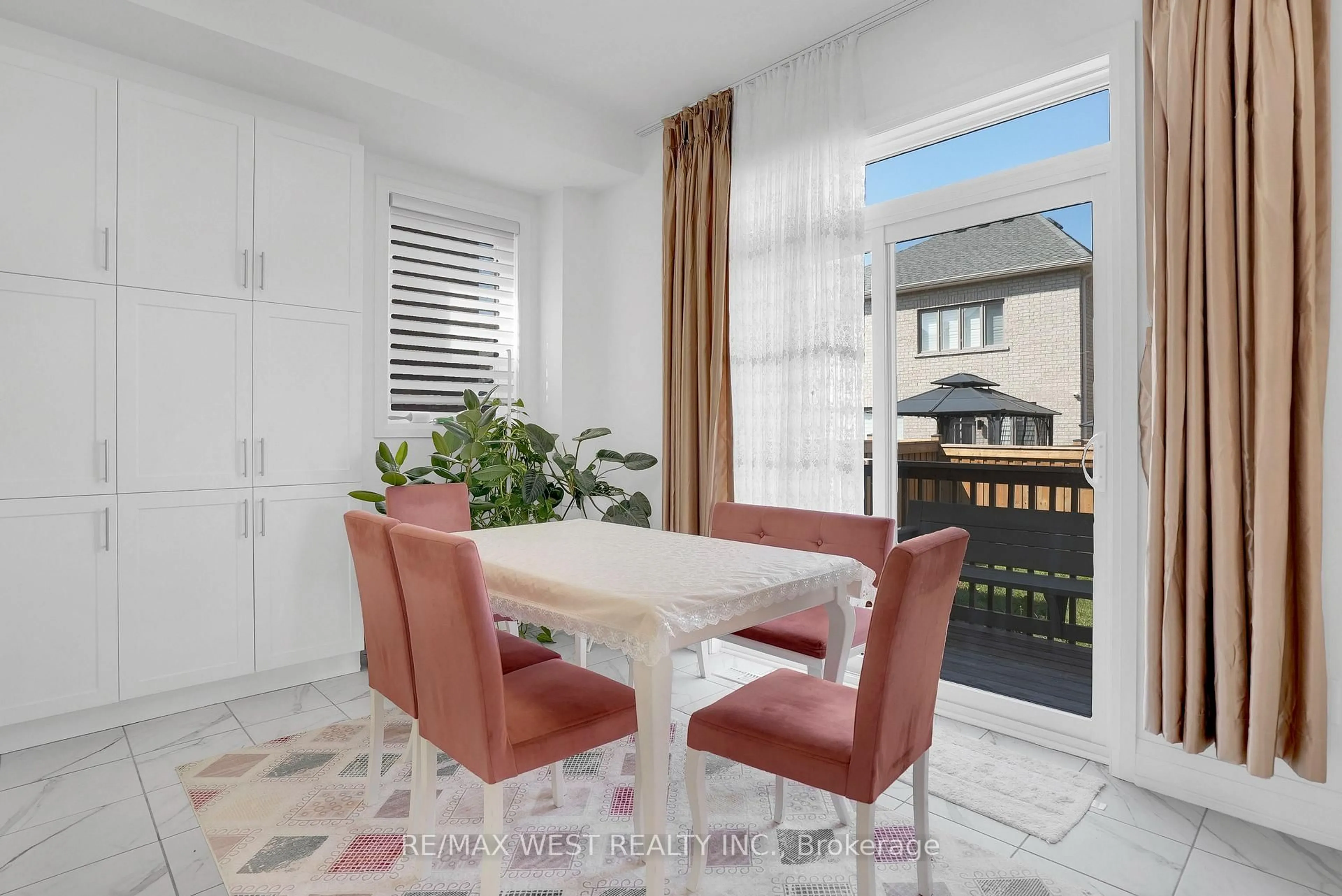 Dining room, ceramic/tile floor for 206 Dog Wood Blvd, East Gwillimbury Ontario L9N 0X1