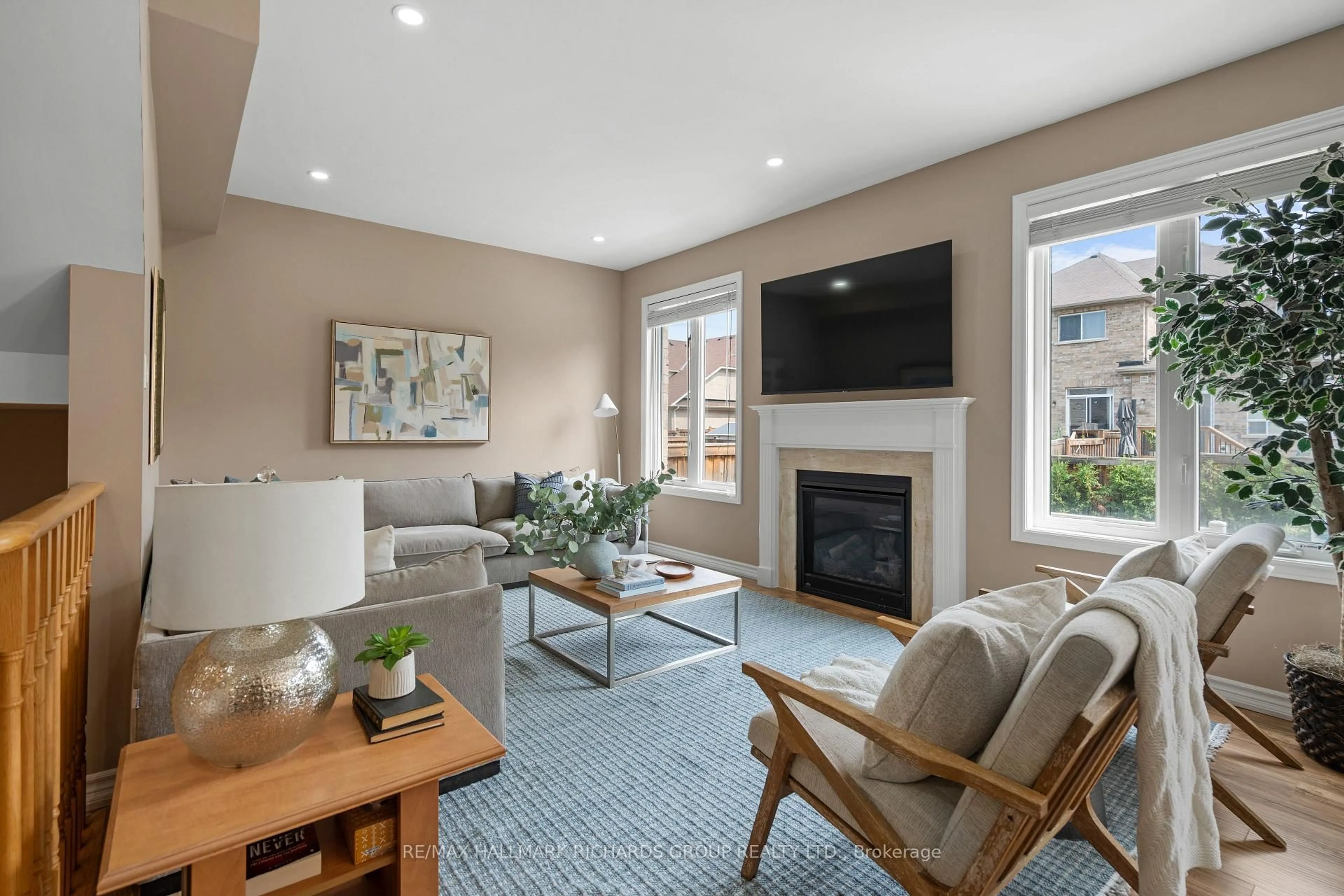 Living room with furniture, unknown for 81 John Link Ave, Georgina Ontario L0E 1R9