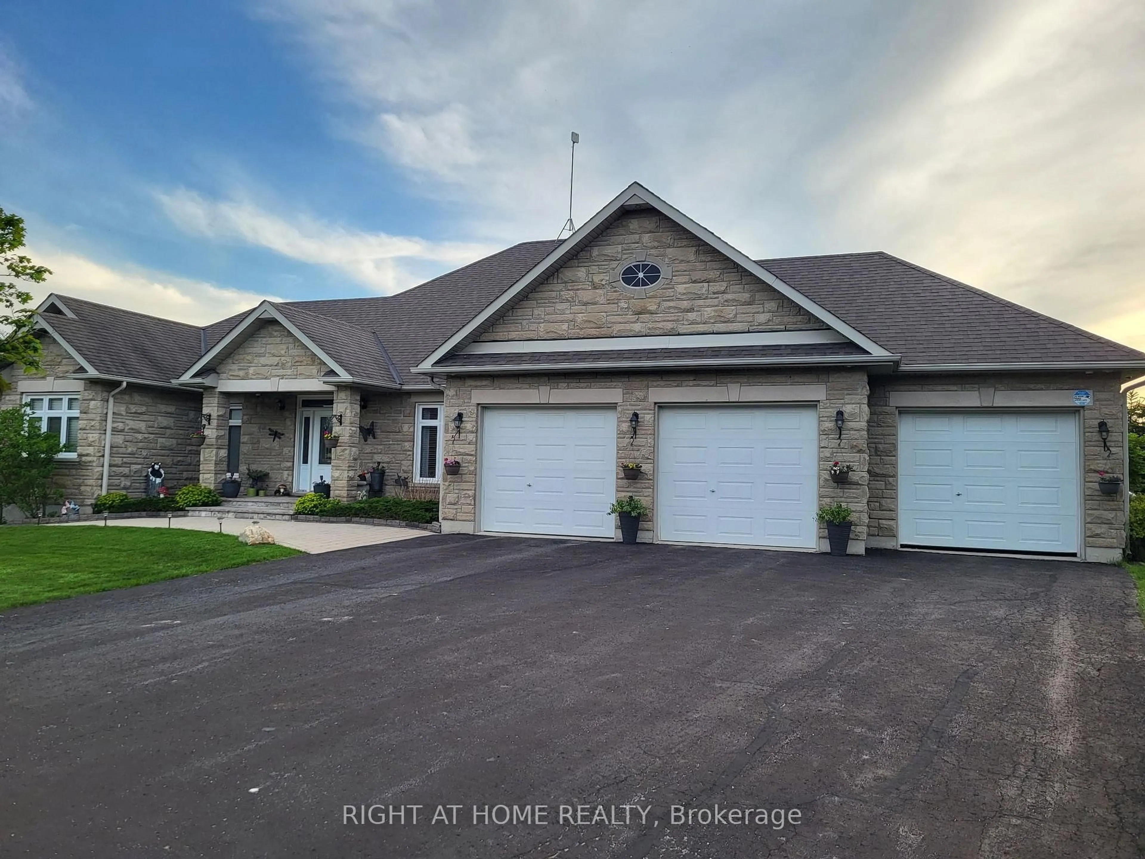 Unknown for 10 Brolley Cres, Essa Ontario L0L 2N2