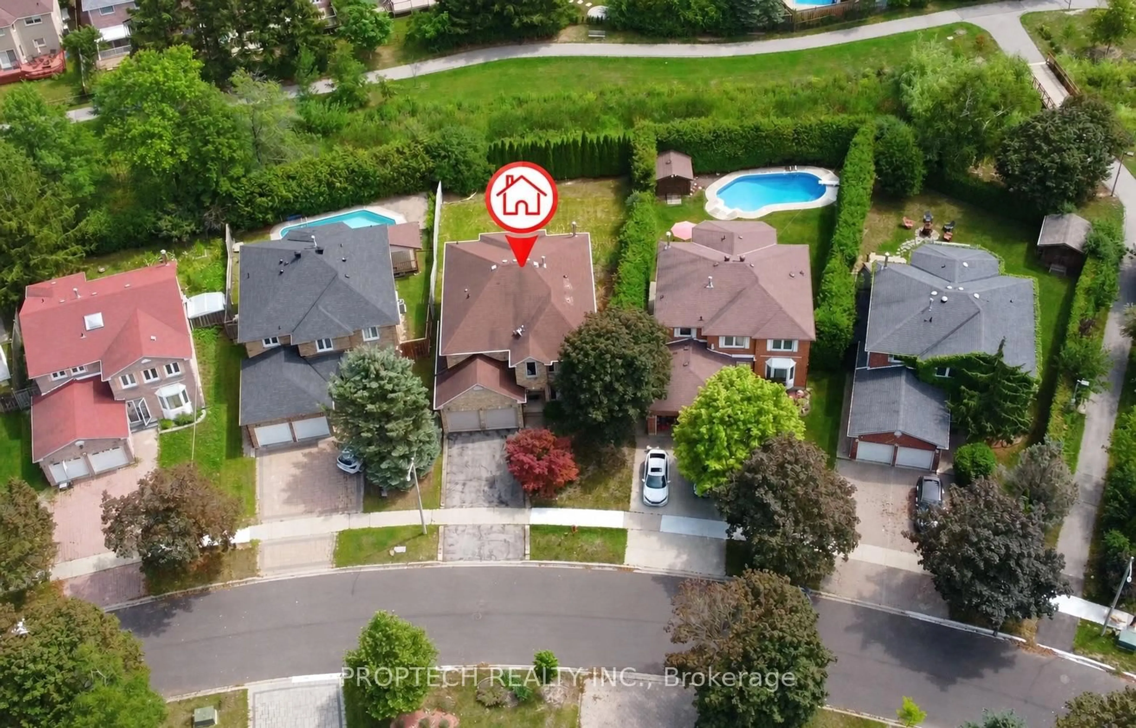 A pic from outside/outdoor area/front of a property/back of a property/a pic from drone, street for 47 Topham Cres, Richmond Hill Ontario L4C 9H1
