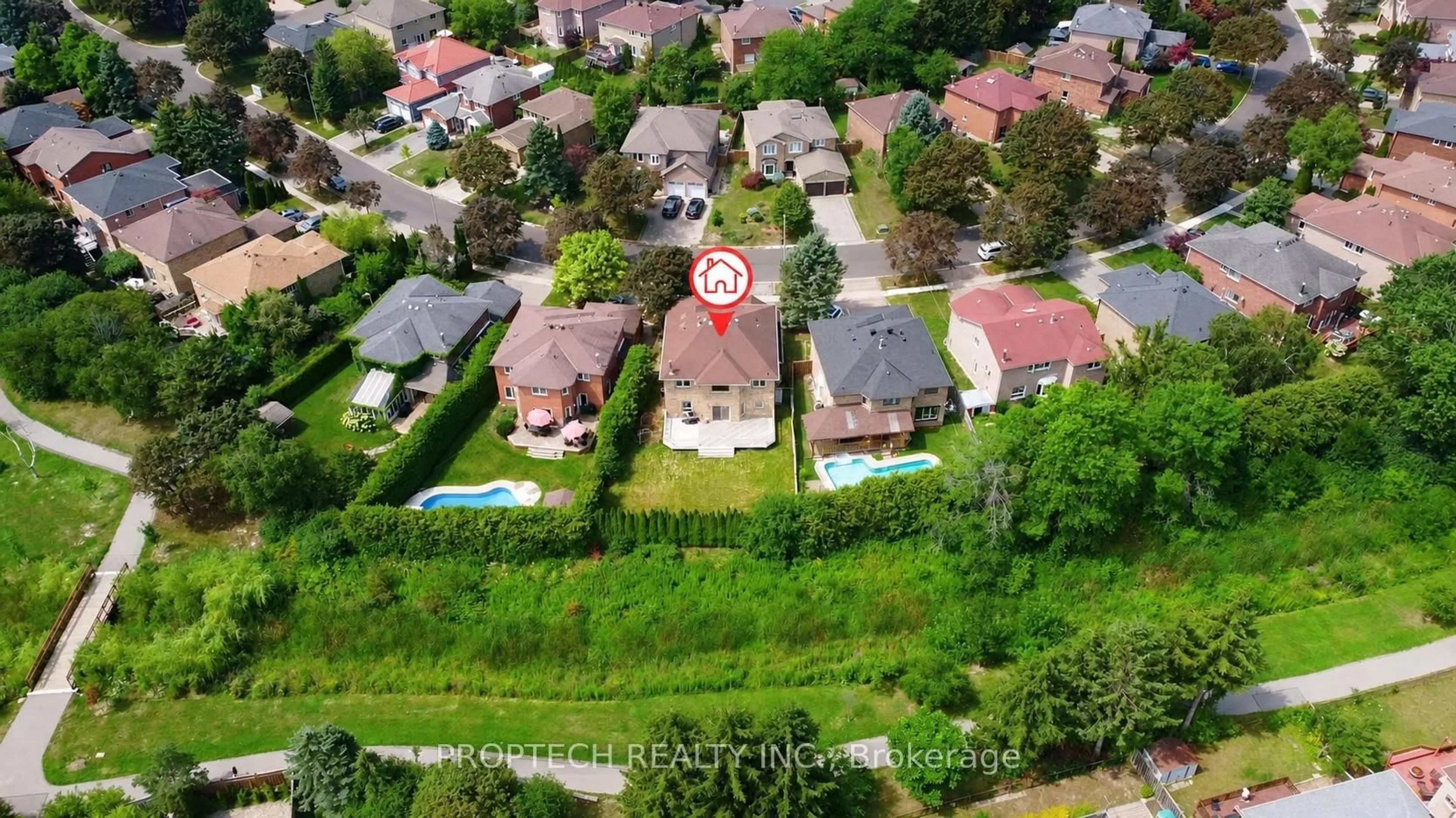 A pic from outside/outdoor area/front of a property/back of a property/a pic from drone, street for 47 Topham Cres, Richmond Hill Ontario L4C 9H1