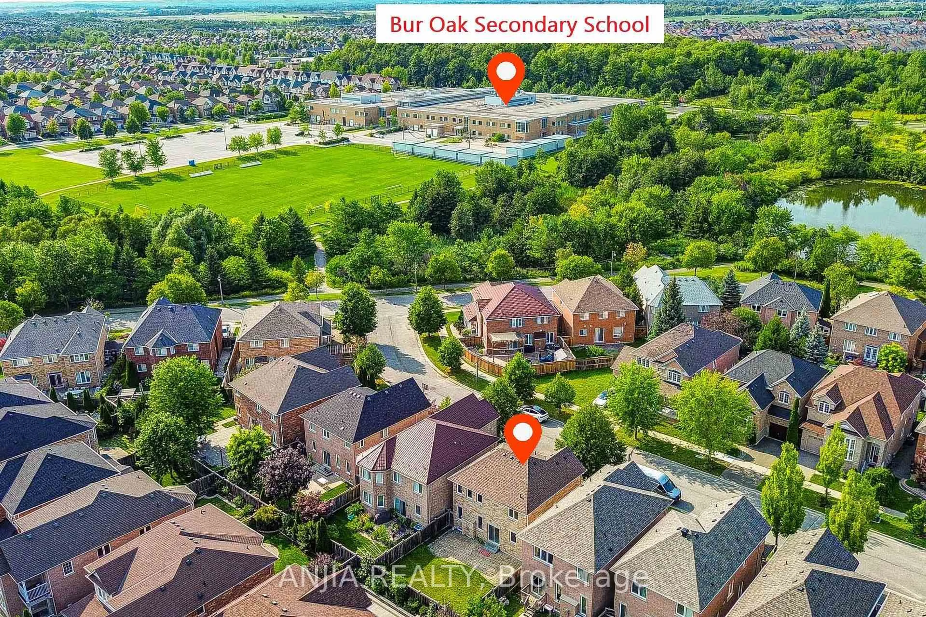 A pic from outside/outdoor area/front of a property/back of a property/a pic from drone, street for 9 Mimosa St, Markham Ontario L6E 1E1
