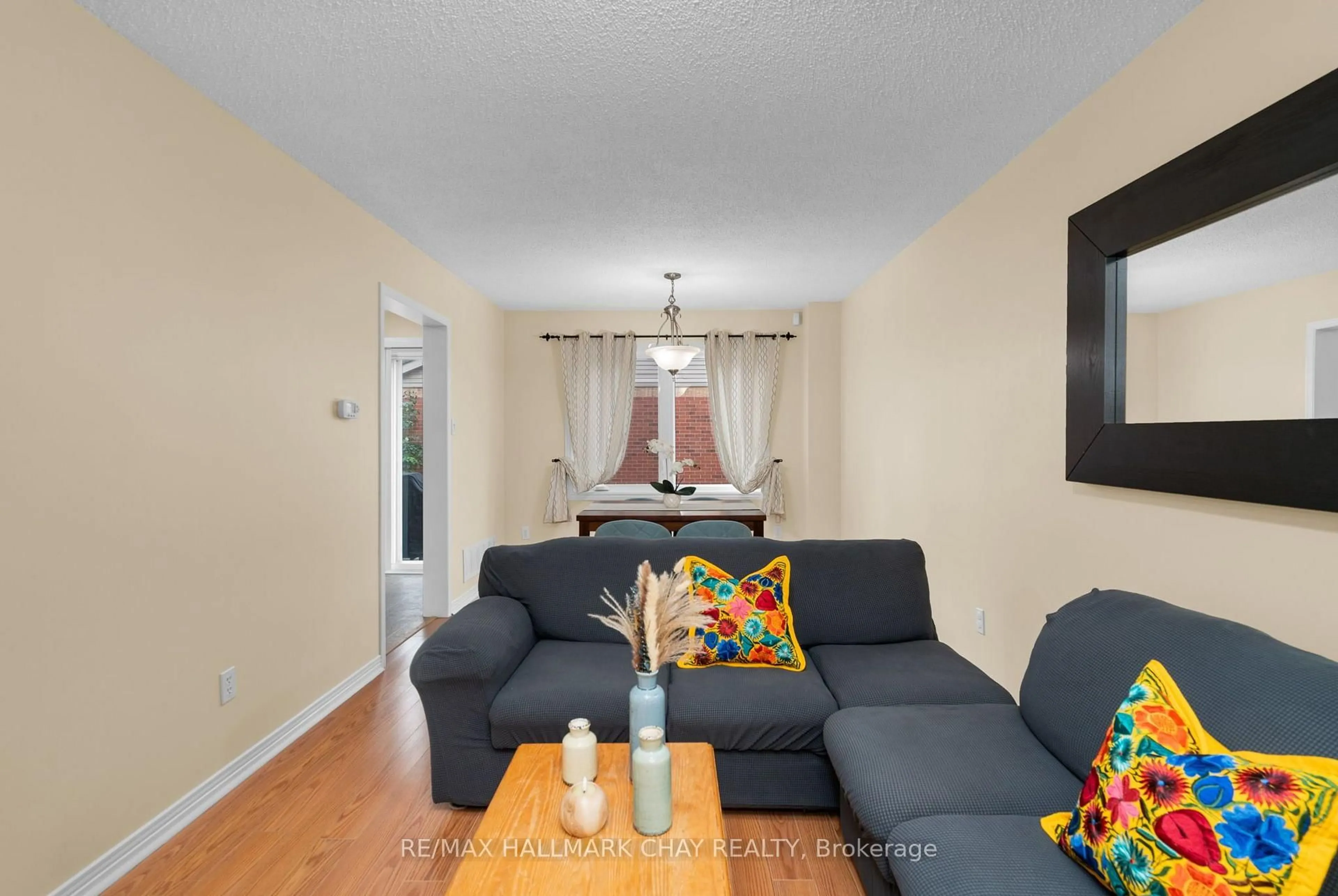 Living room with furniture, unknown for 769 Playter Cres, Newmarket Ontario L3X 1W7