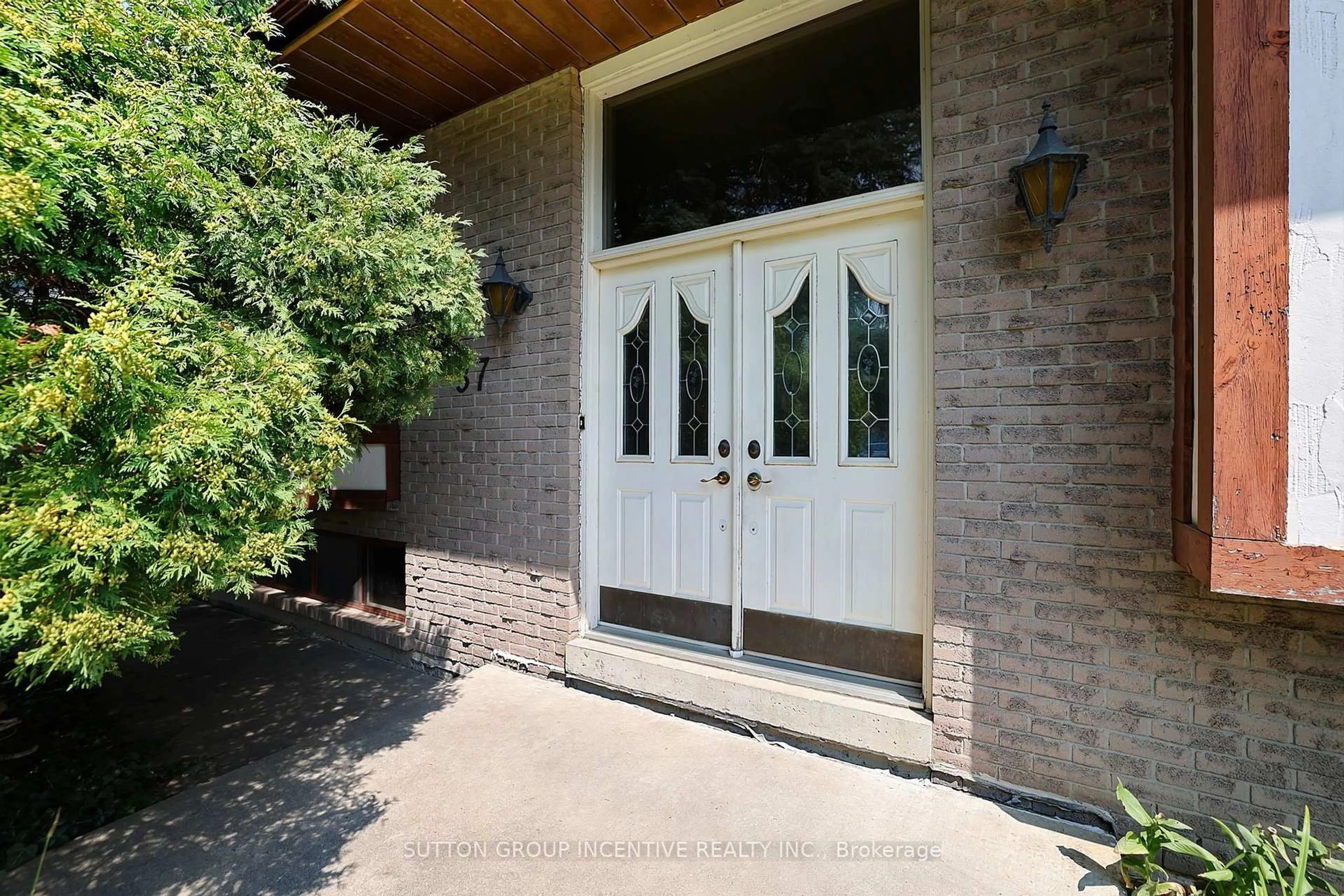 Unknown for 37 Moore Park Dr, King Ontario L0G 1T0